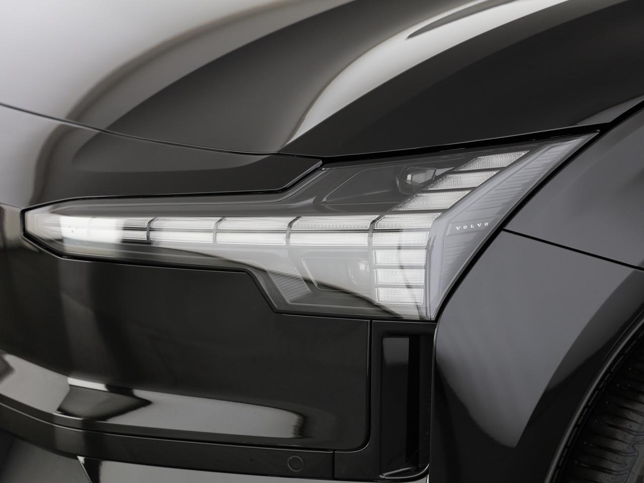 VOLVO EX30 E60 Twin Ultra Performance Sw. Black Ed. AWD-image-14