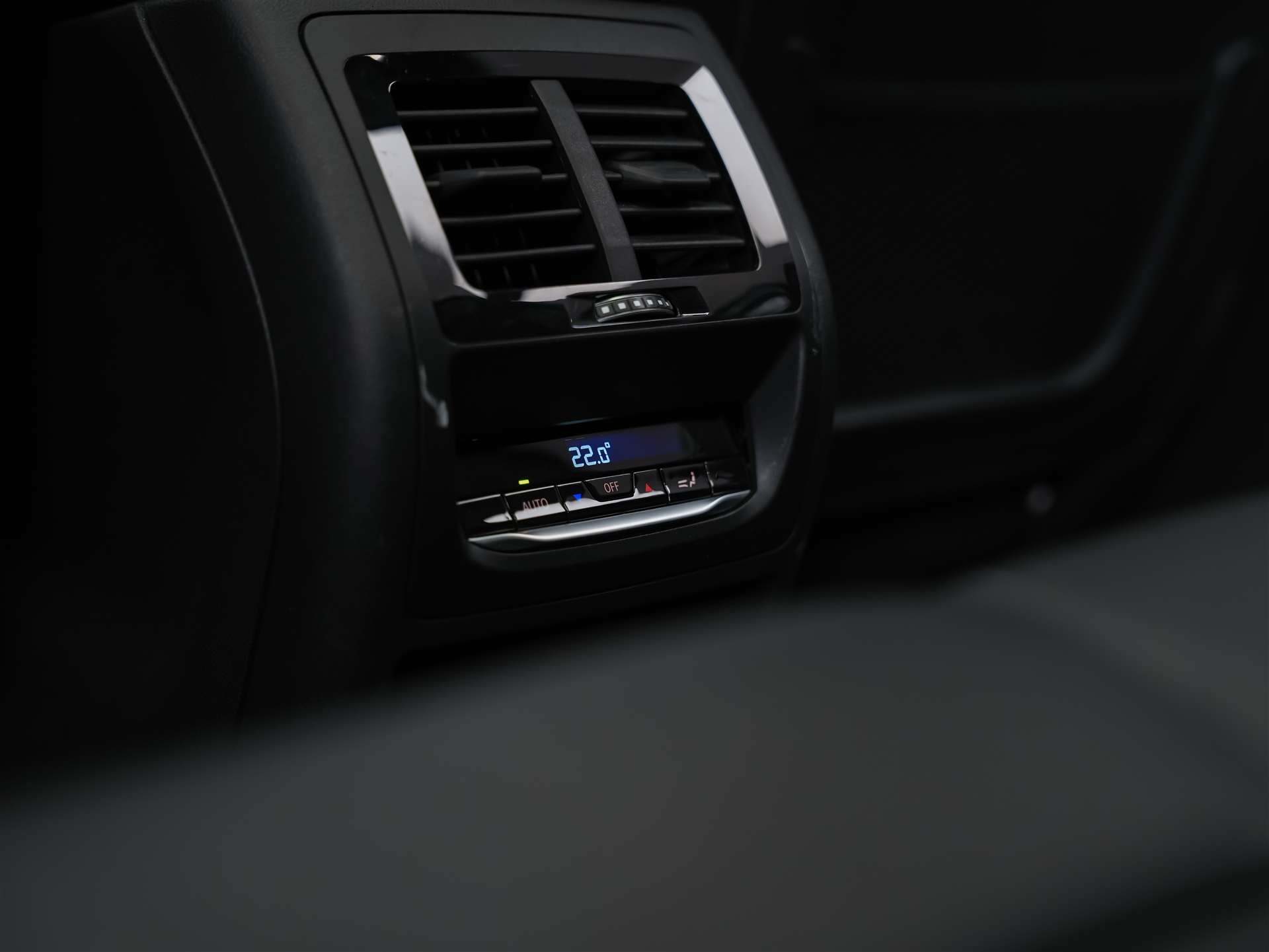 BMW X3 xDrive M40d *Panorama*Laser Scheinwerfer*Head-Up*-image-16