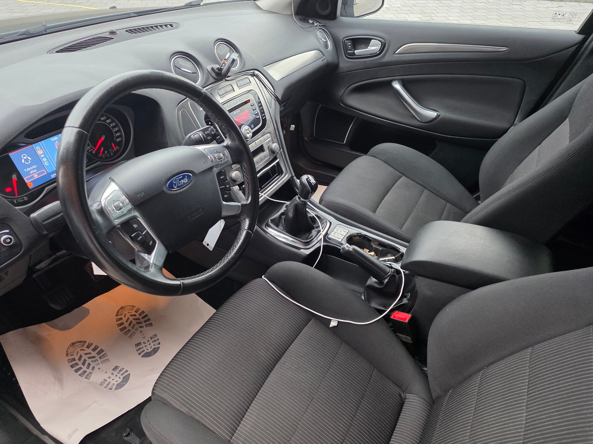 FORD Mondeo 2.0i 16V Titanium-image-10