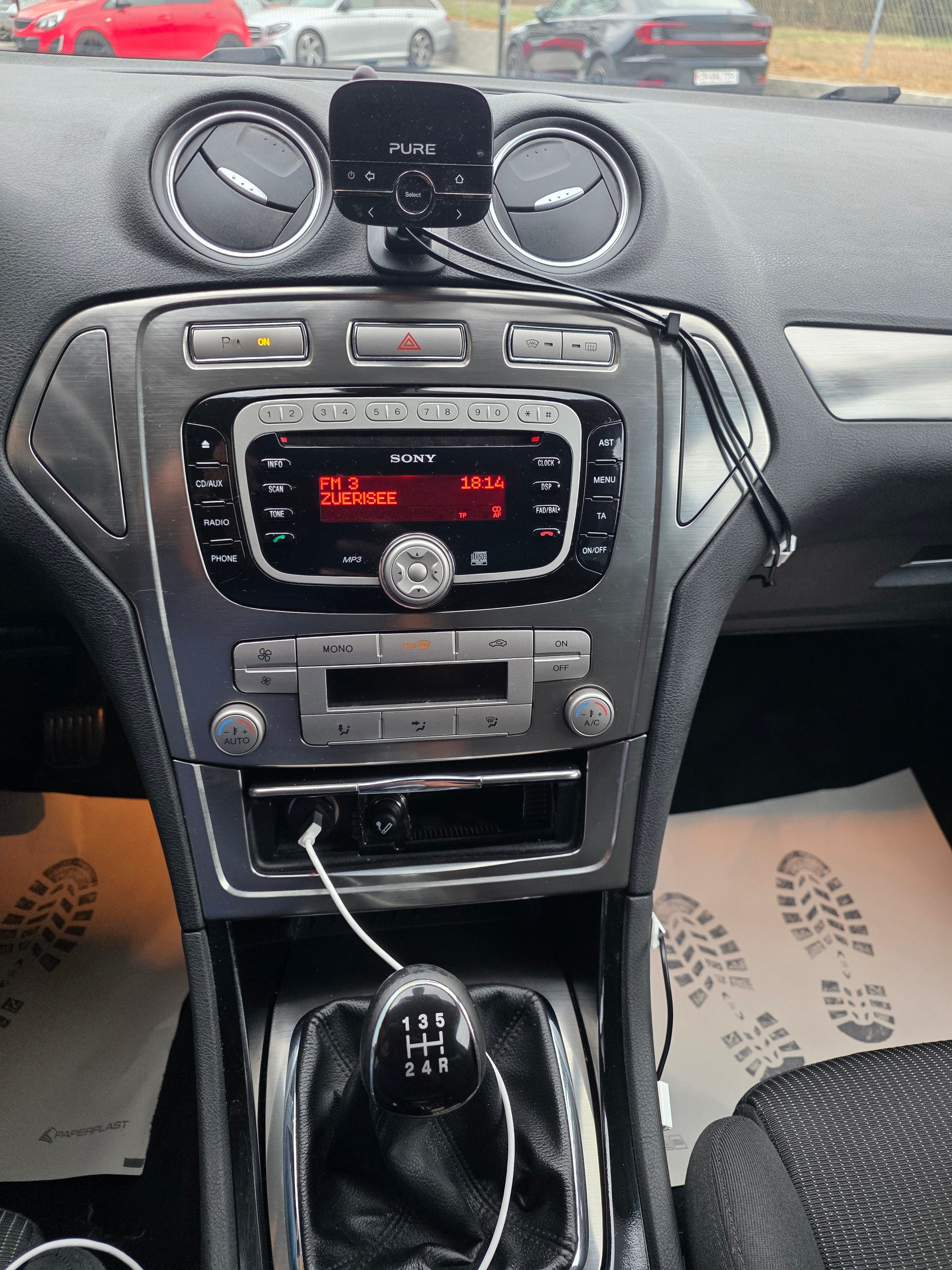 FORD Mondeo 2.0i 16V Titanium-image-12