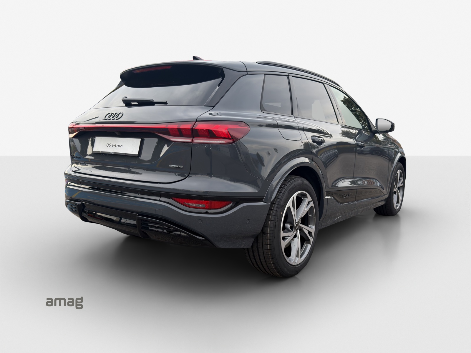AUDI Q6 e-tron quattro-image-4