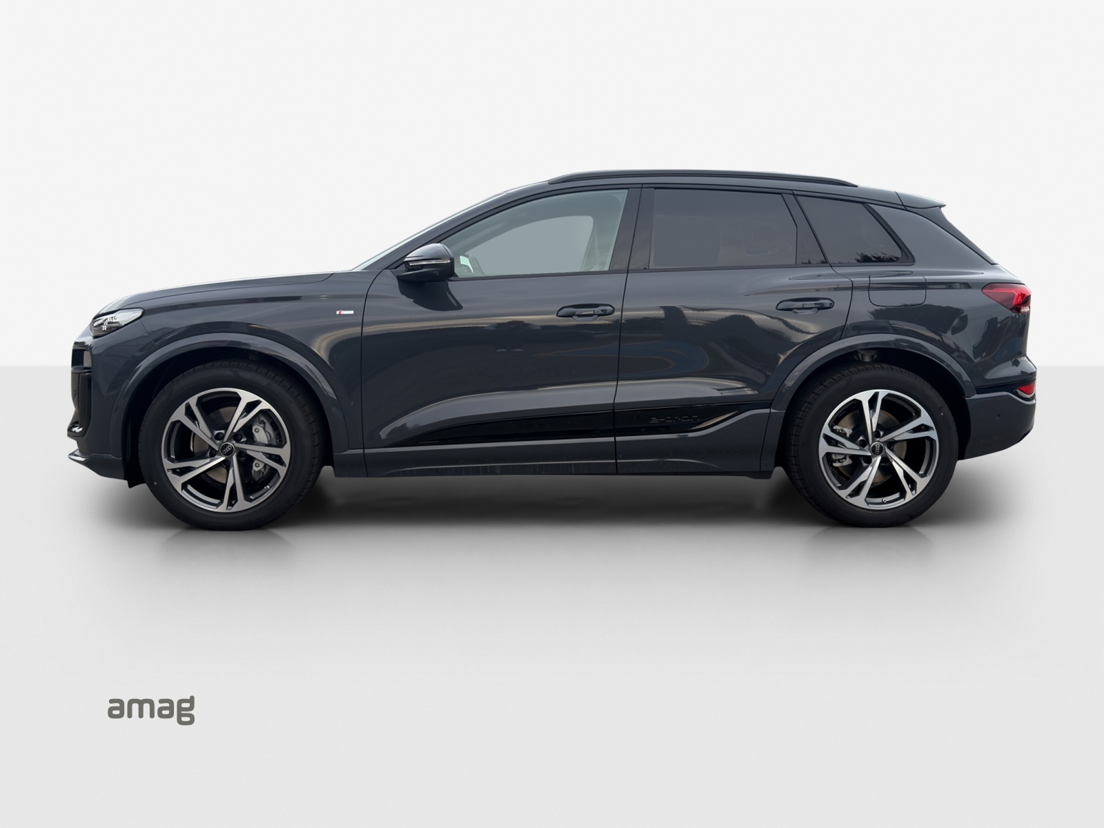 AUDI Q6 e-tron quattro-showroom-element-1