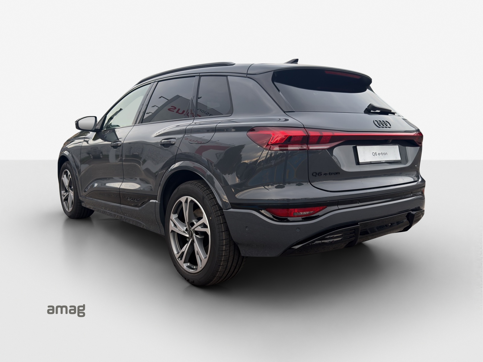 AUDI Q6 e-tron quattro-showroom-element-2