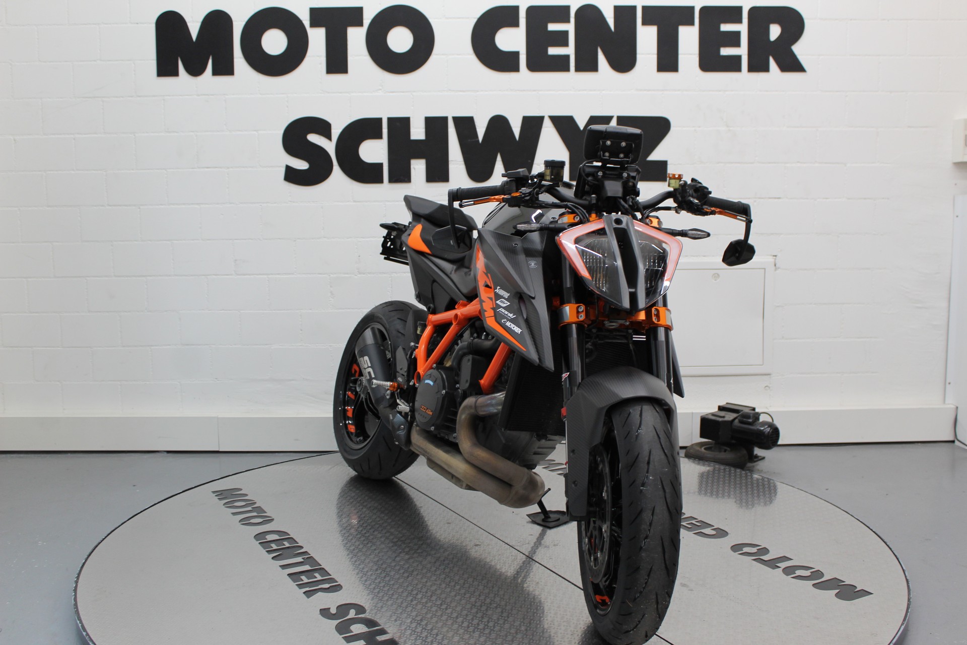 KTM 1290 Super Duke R-image-2