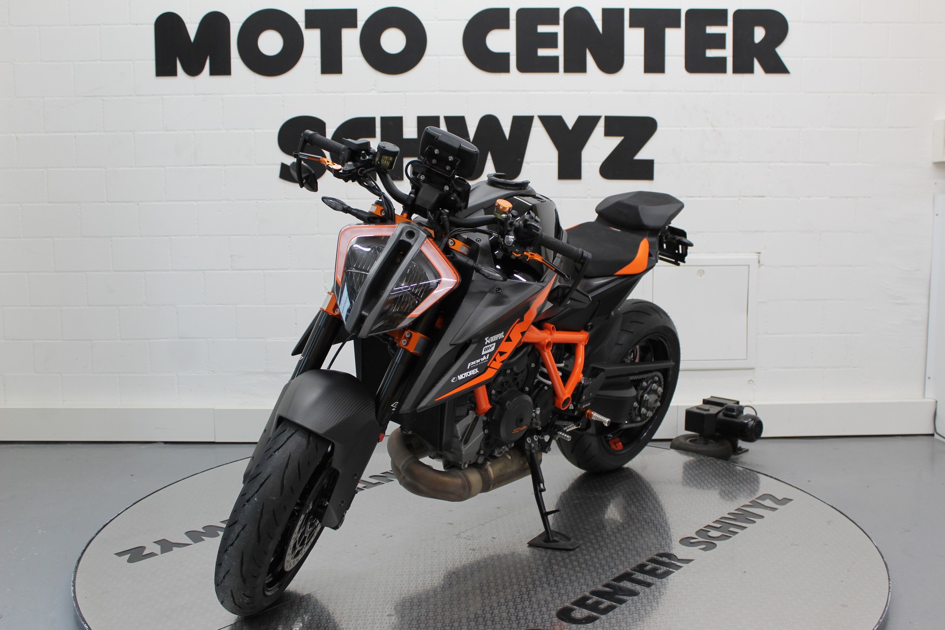 KTM 1290 Super Duke R-image-3
