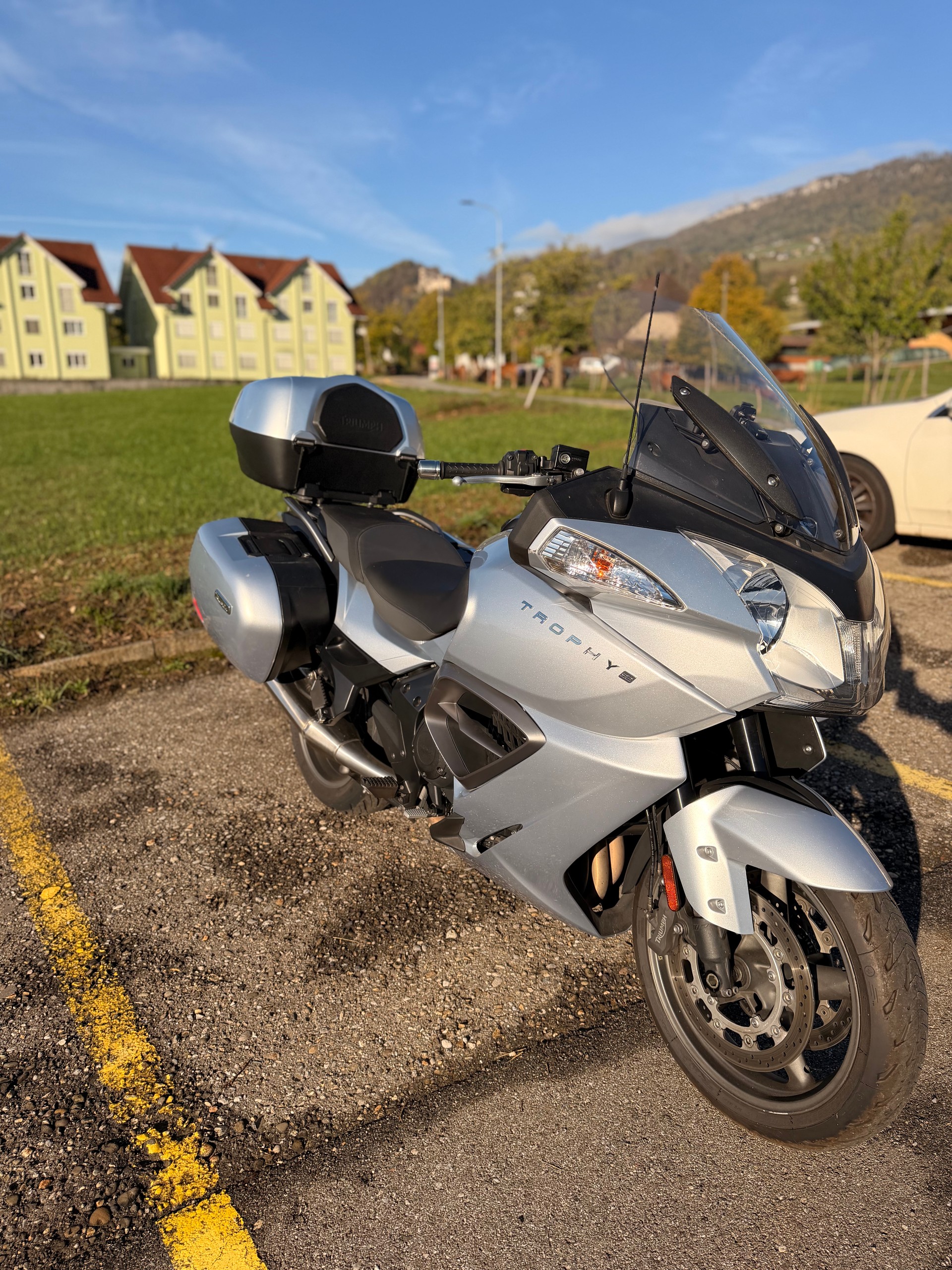 TRIUMPH Trophy 1200 SE ABS-image-1