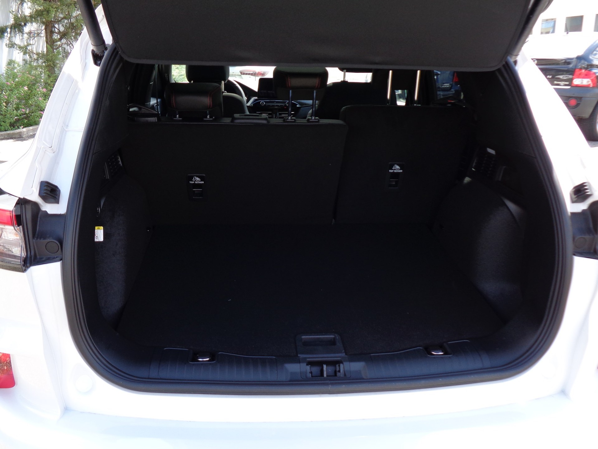 FORD Kuga 2.5 FHEV ST-Line X 4WD-image-6