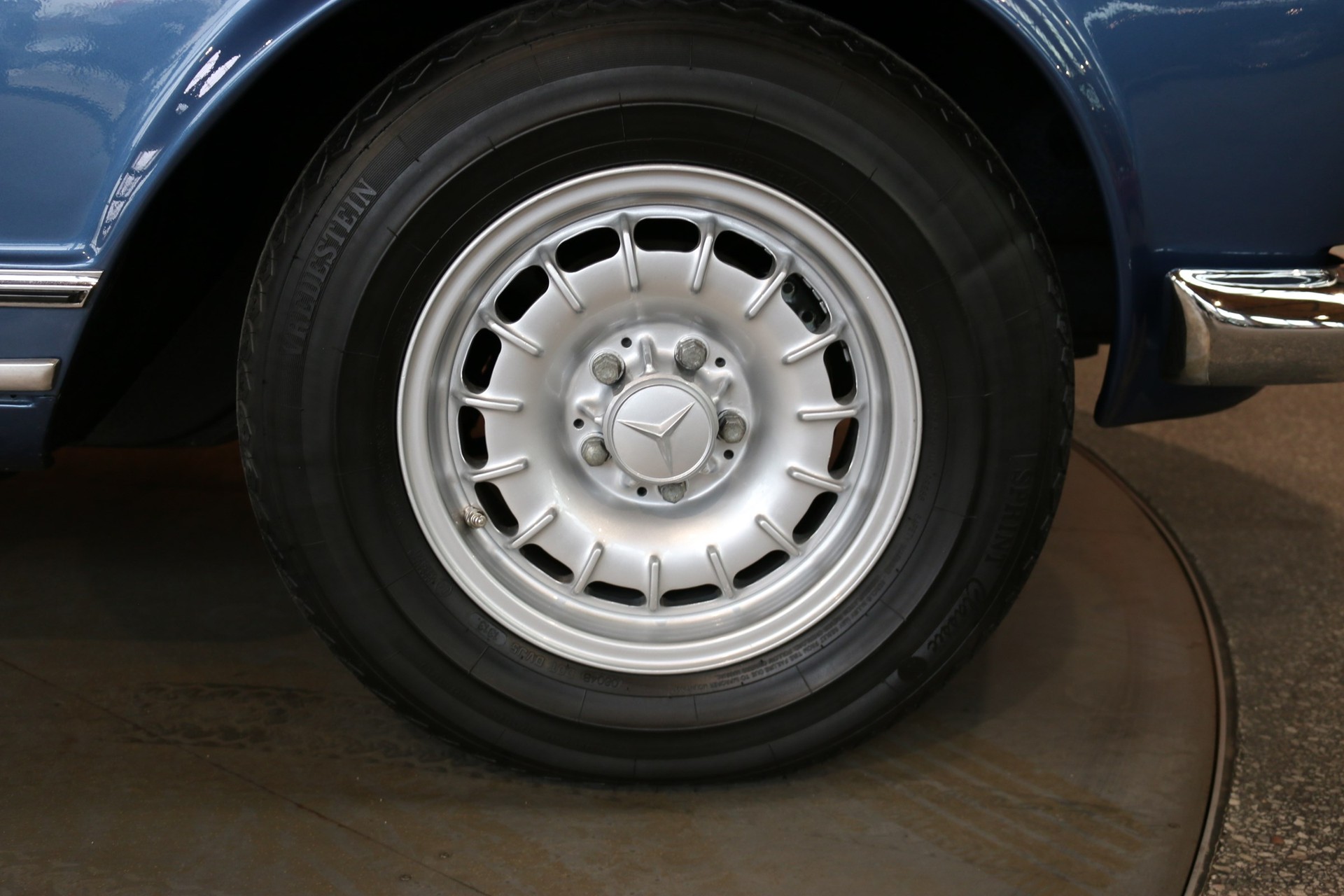 MERCEDES-BENZ SL 230 Pagode-image-5