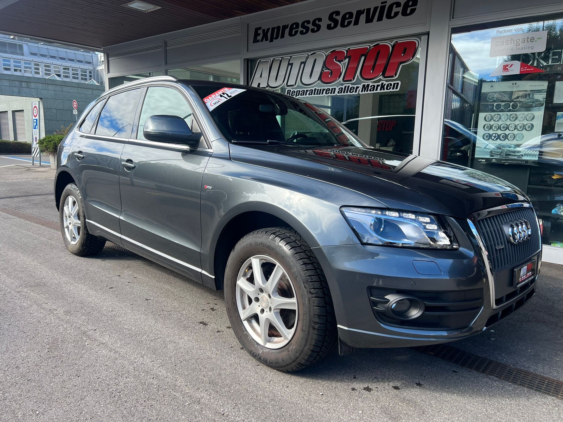 AUDI Q5 2.0 TFSI quattro S-tronic-showroom-element-2