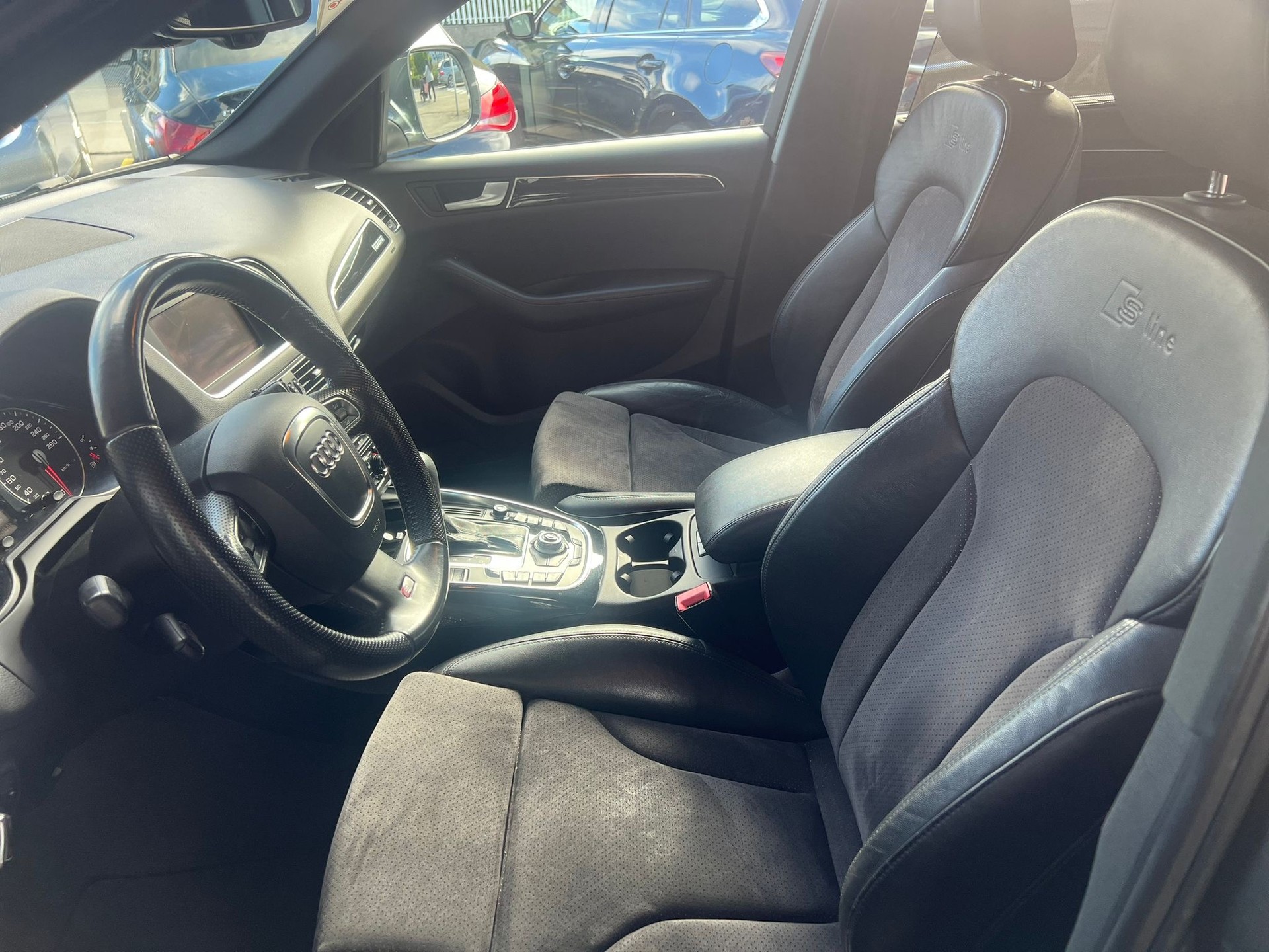 AUDI Q5 2.0 TFSI quattro S-tronic-image-13
