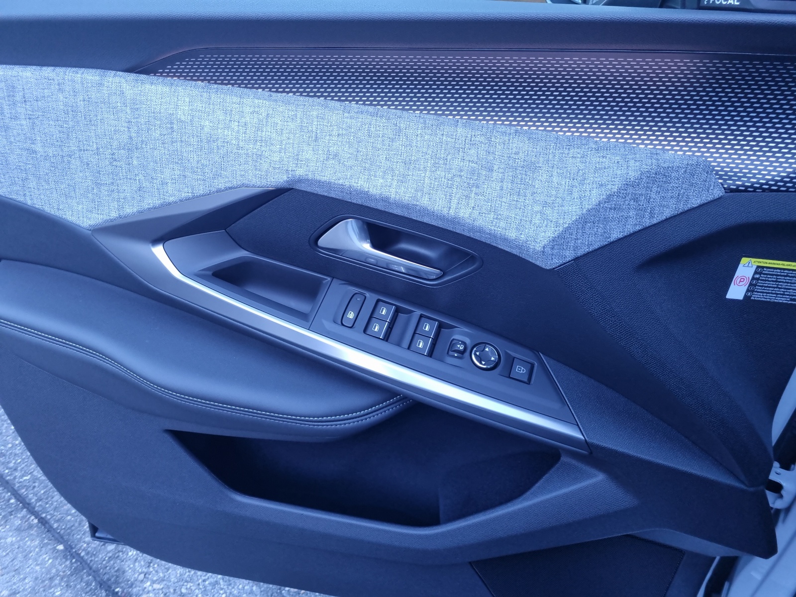PEUGEOT 3008 e-GT 73kWh-image-11