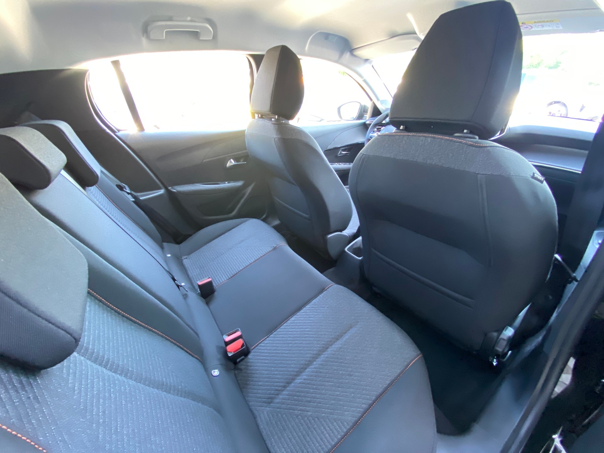 PEUGEOT 208 1.2 MHEV 110 Style-image-10