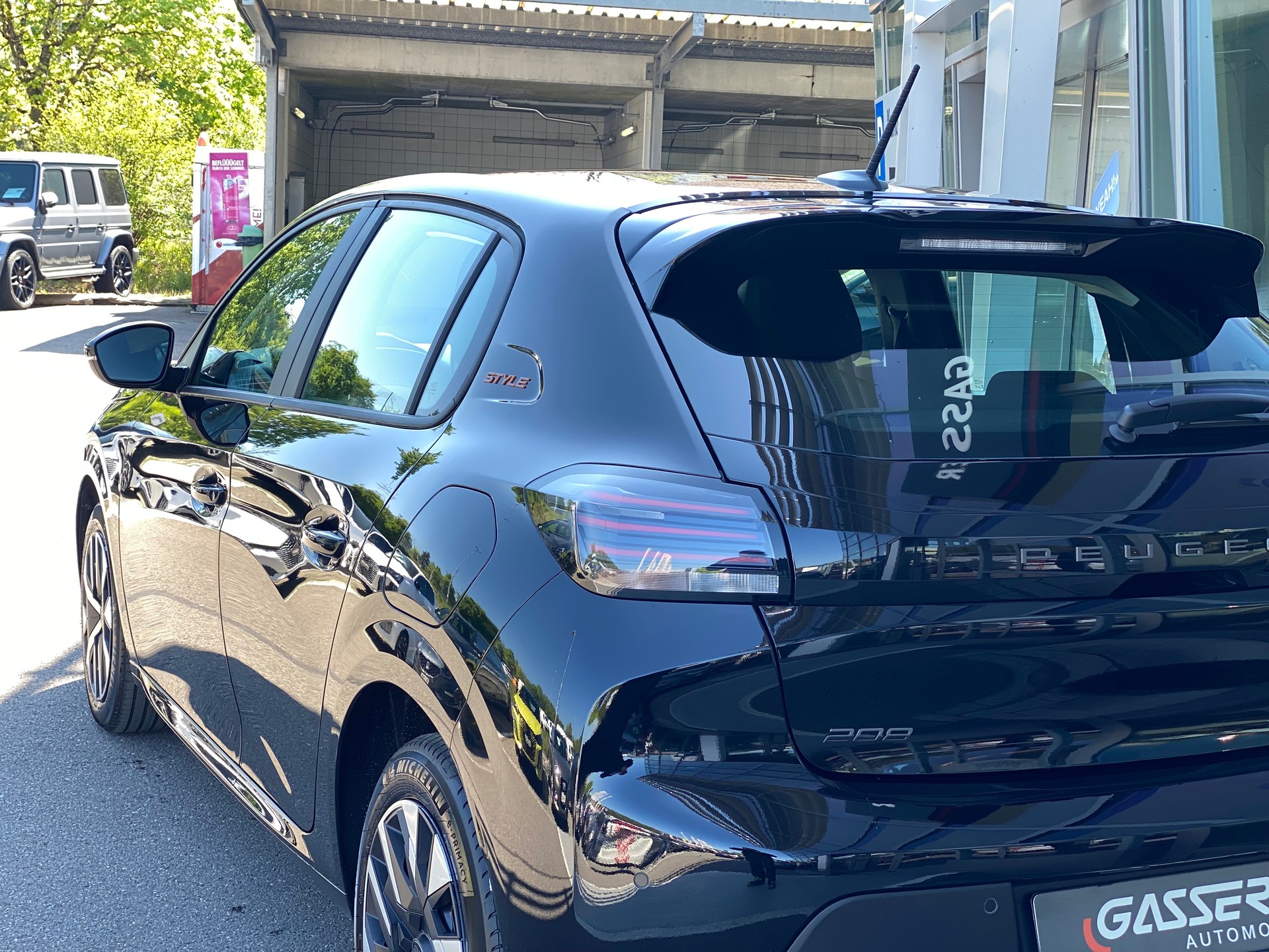 PEUGEOT 208 1.2 MHEV 110 Style-image-4