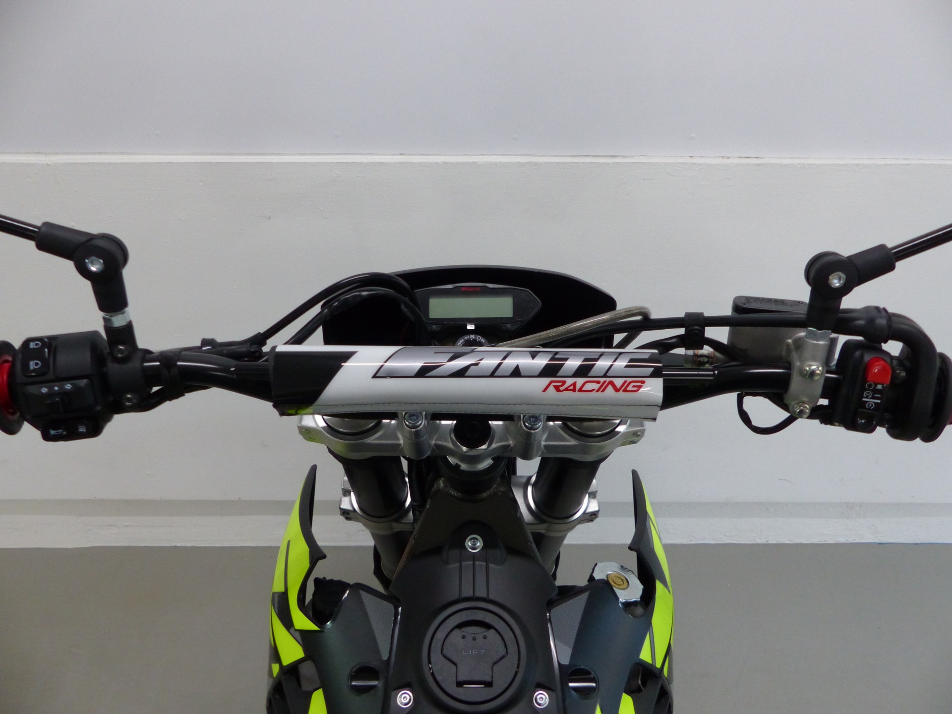 FANTIC XMF125 Performance ABS MY26-image-4