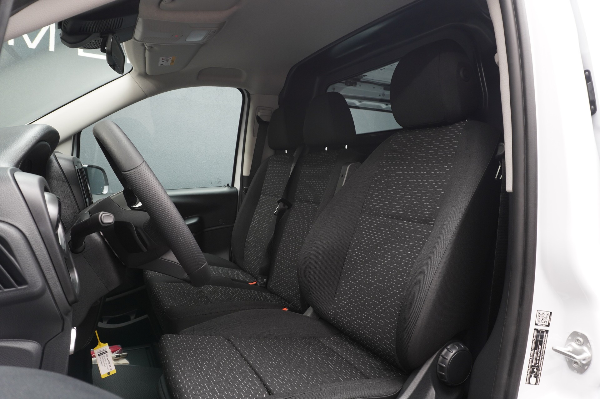 MERCEDES-BENZ Vito 114 KA PRO 3200mm L WORKER 4Matic-image-4