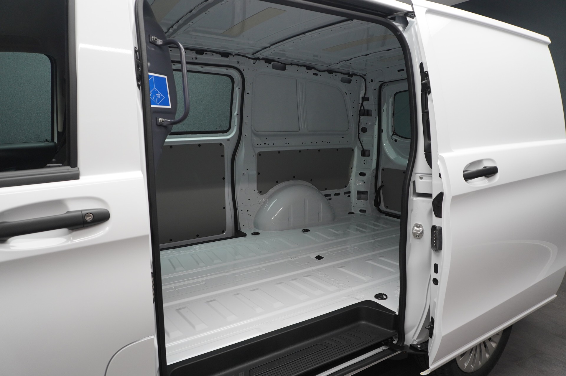 MERCEDES-BENZ Vito 114 KA PRO 3200mm L WORKER 4Matic-image-8