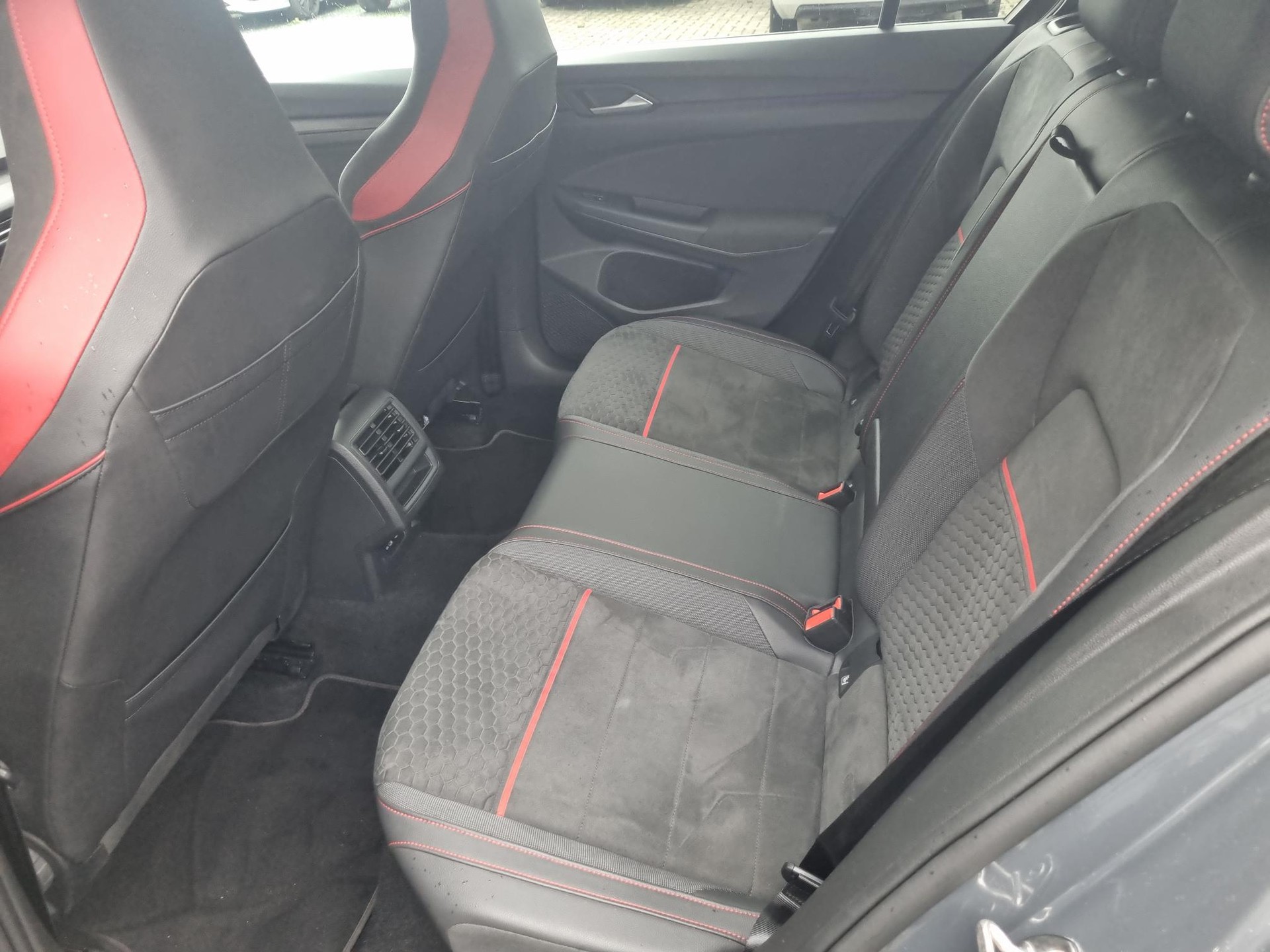 VW Golf 2.0 TSI GTI Clubsport DSG-image-14