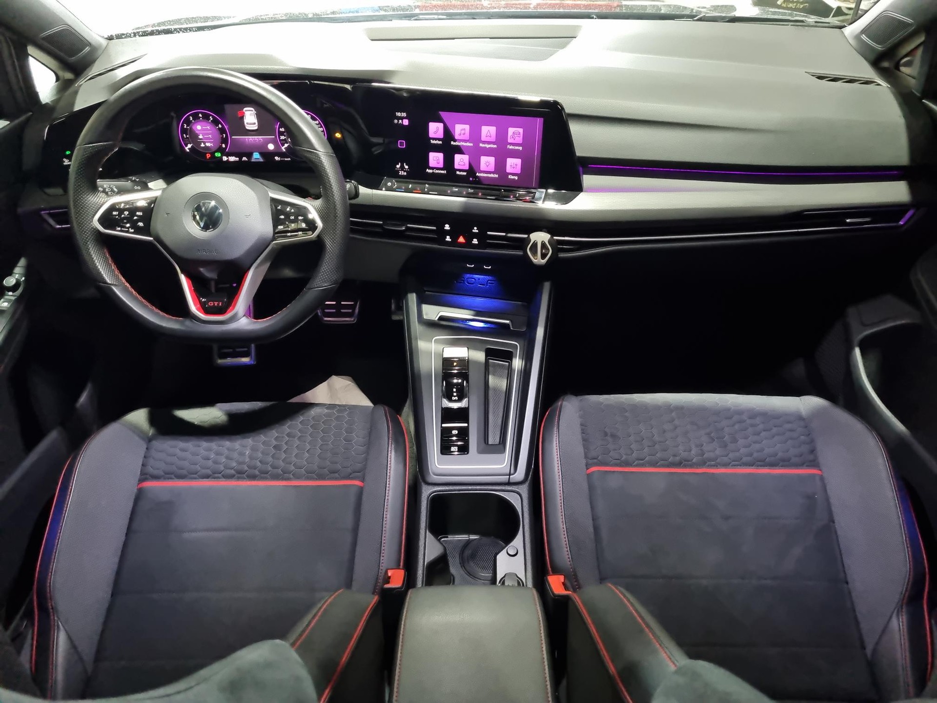 VW Golf 2.0 TSI GTI Clubsport DSG-image-11