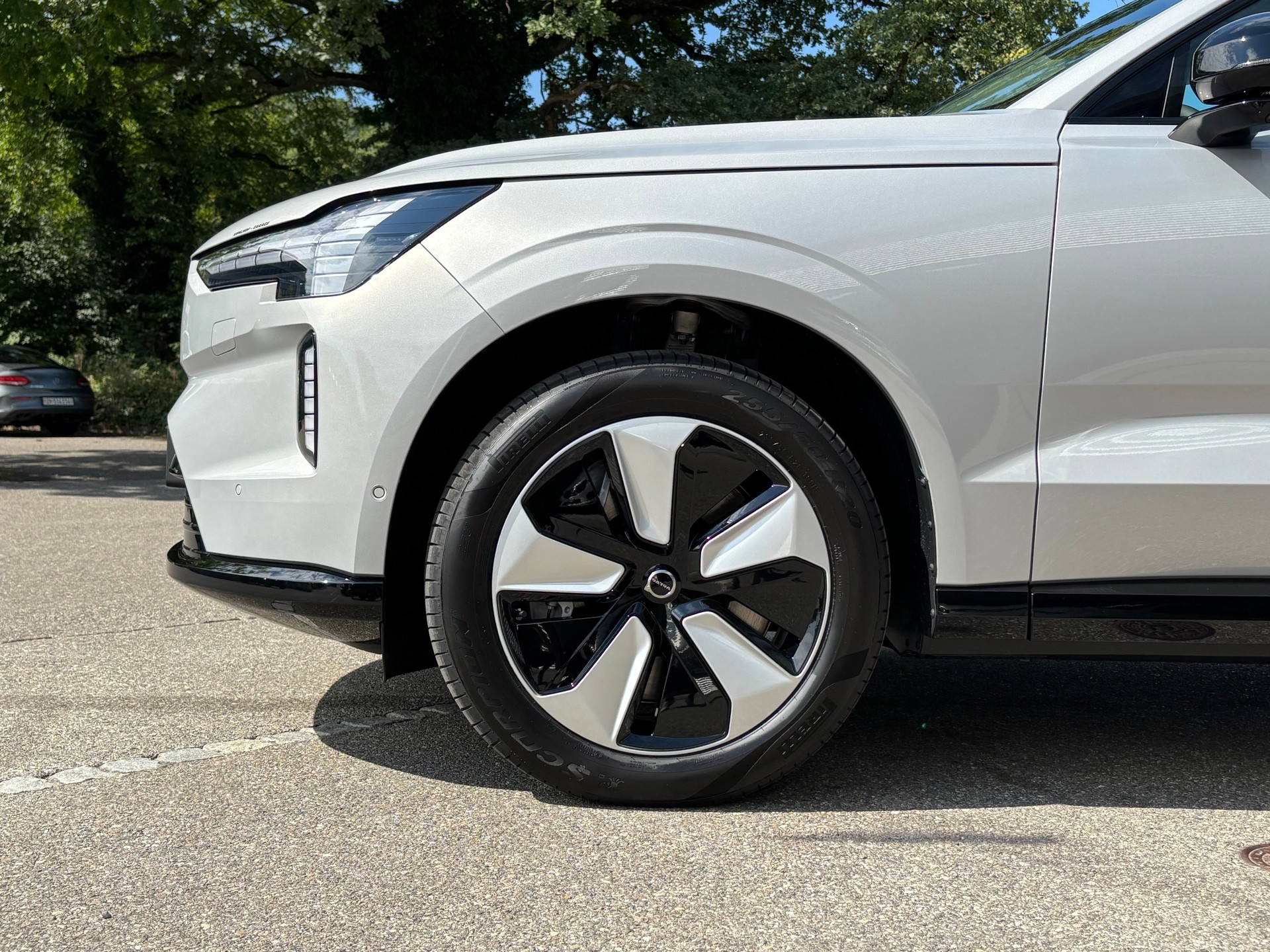 VOLVO EX90 Twin Plus AWD-showroom-element-1
