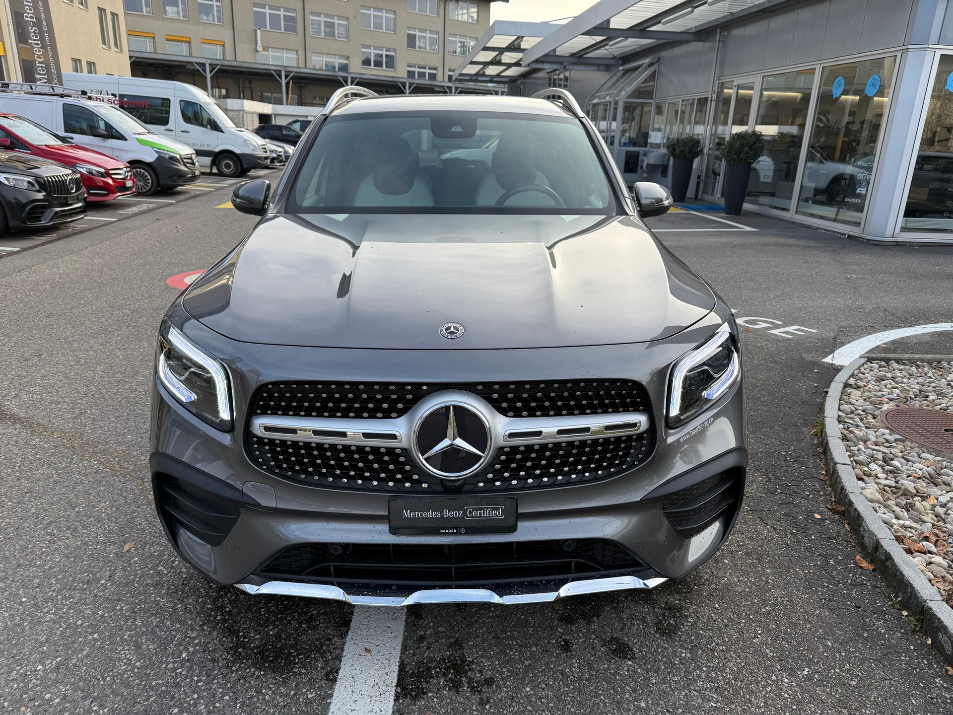 MERCEDES-BENZ GLB 250 AMG Line 4 MATIC-showroom-element-1