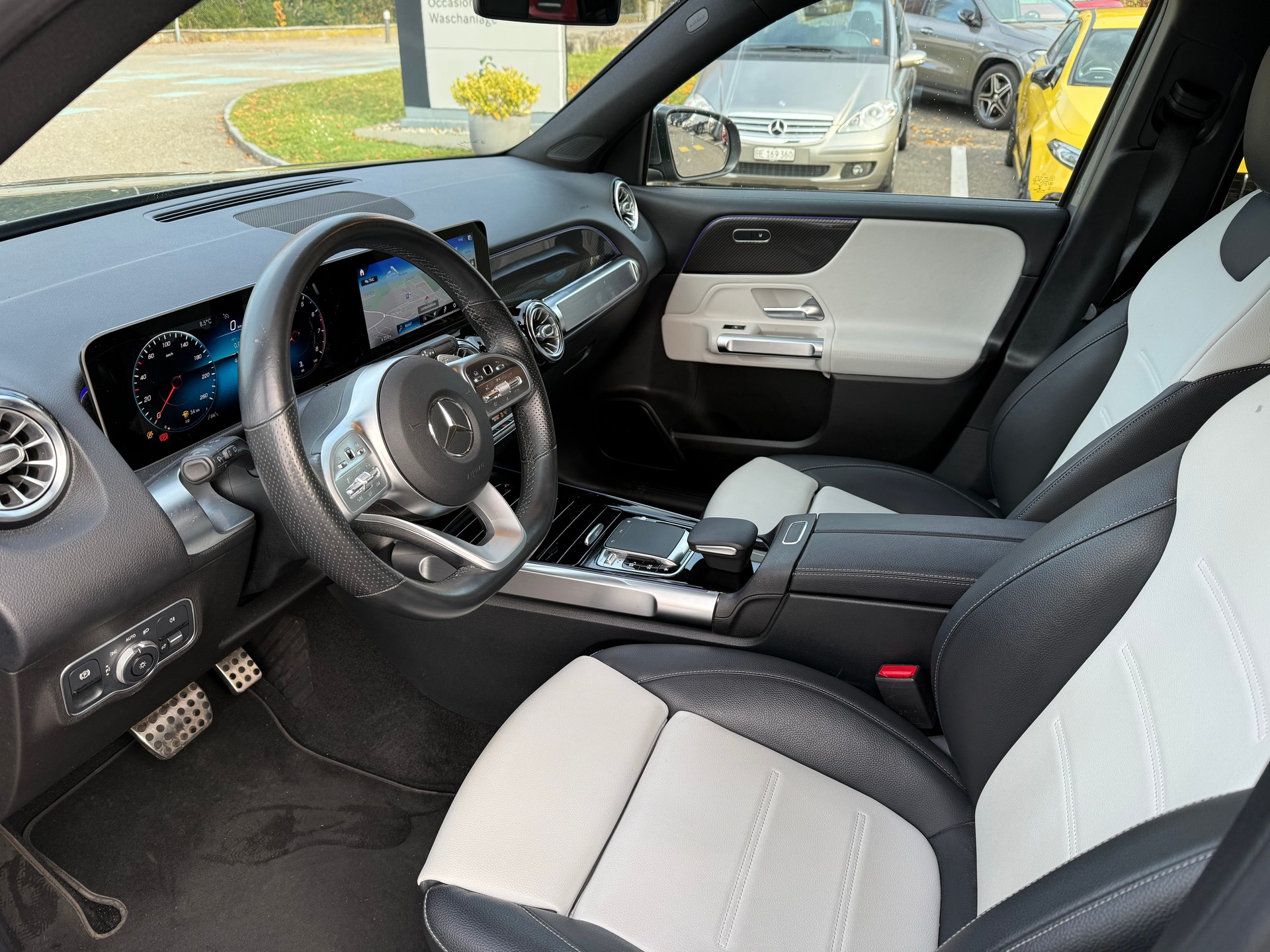 MERCEDES-BENZ GLB 250 AMG Line 4 MATIC-showroom-element-3