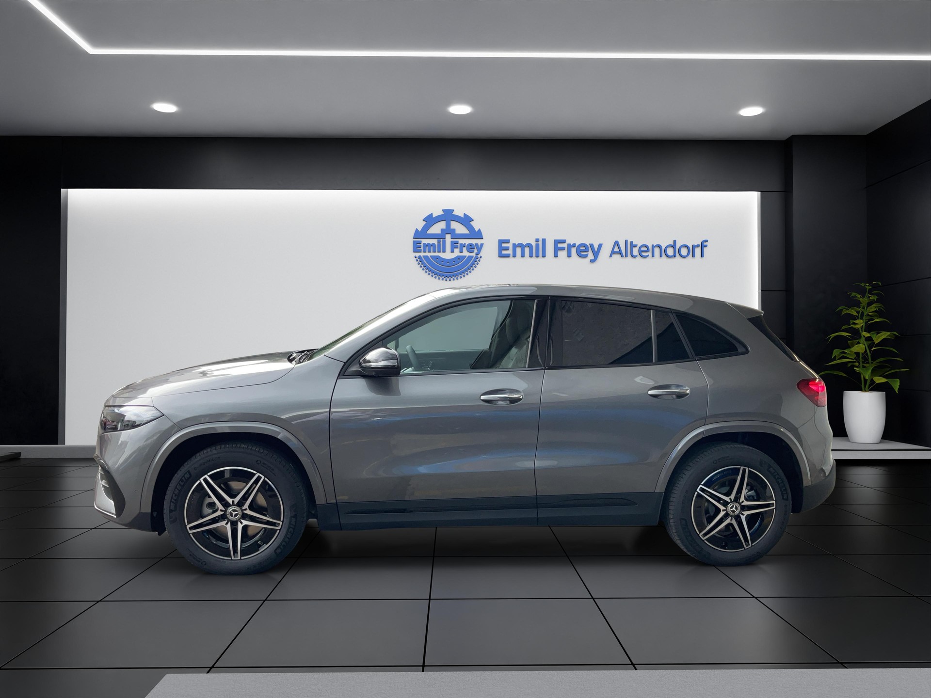 MERCEDES-BENZ EQA 300 4MATIC Excellence Edition AMG Line-showroom-element-2