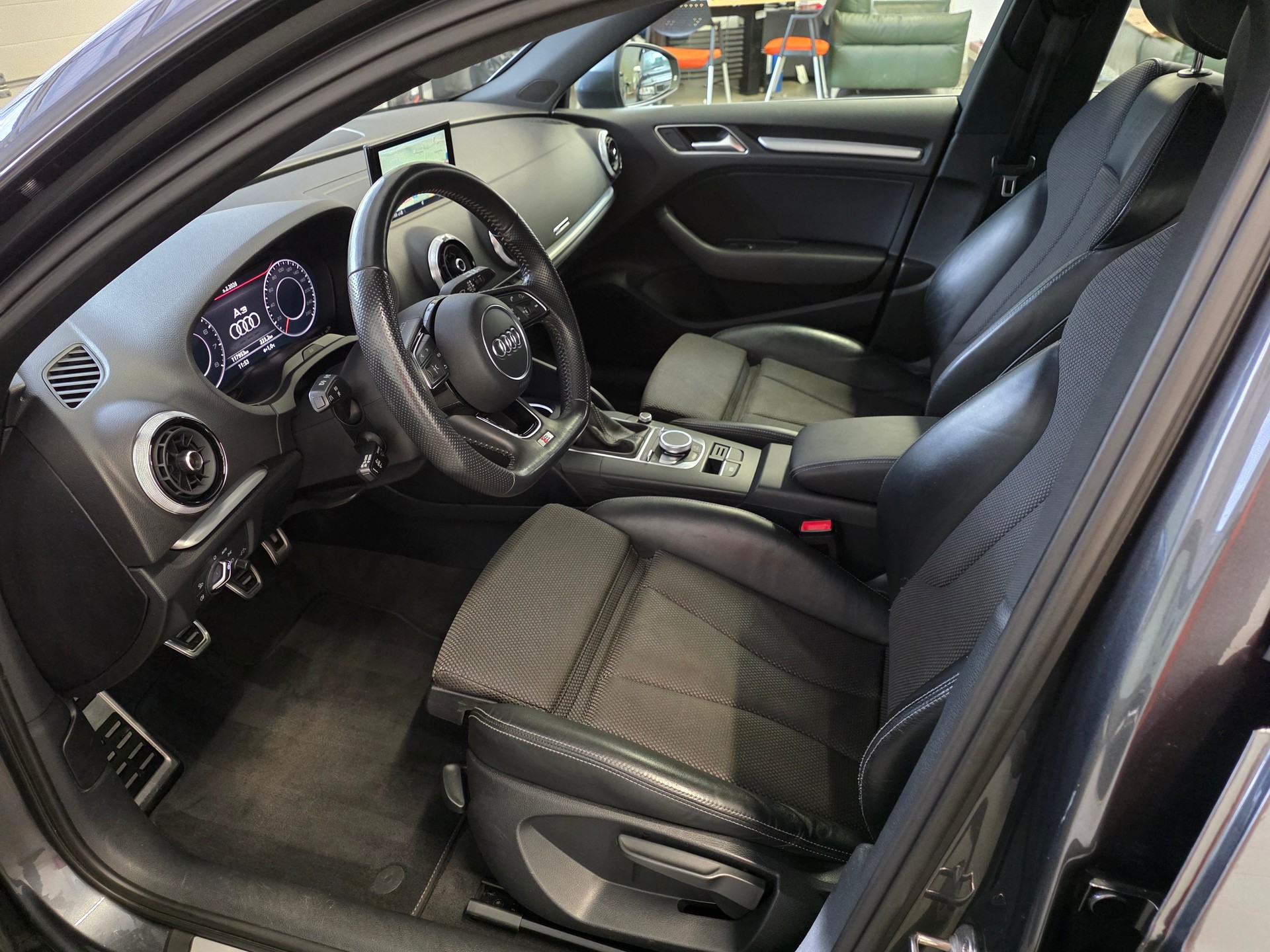 AUDI A3 Sportback 35 TFSI S-Line Sportpaket-showroom-element-3