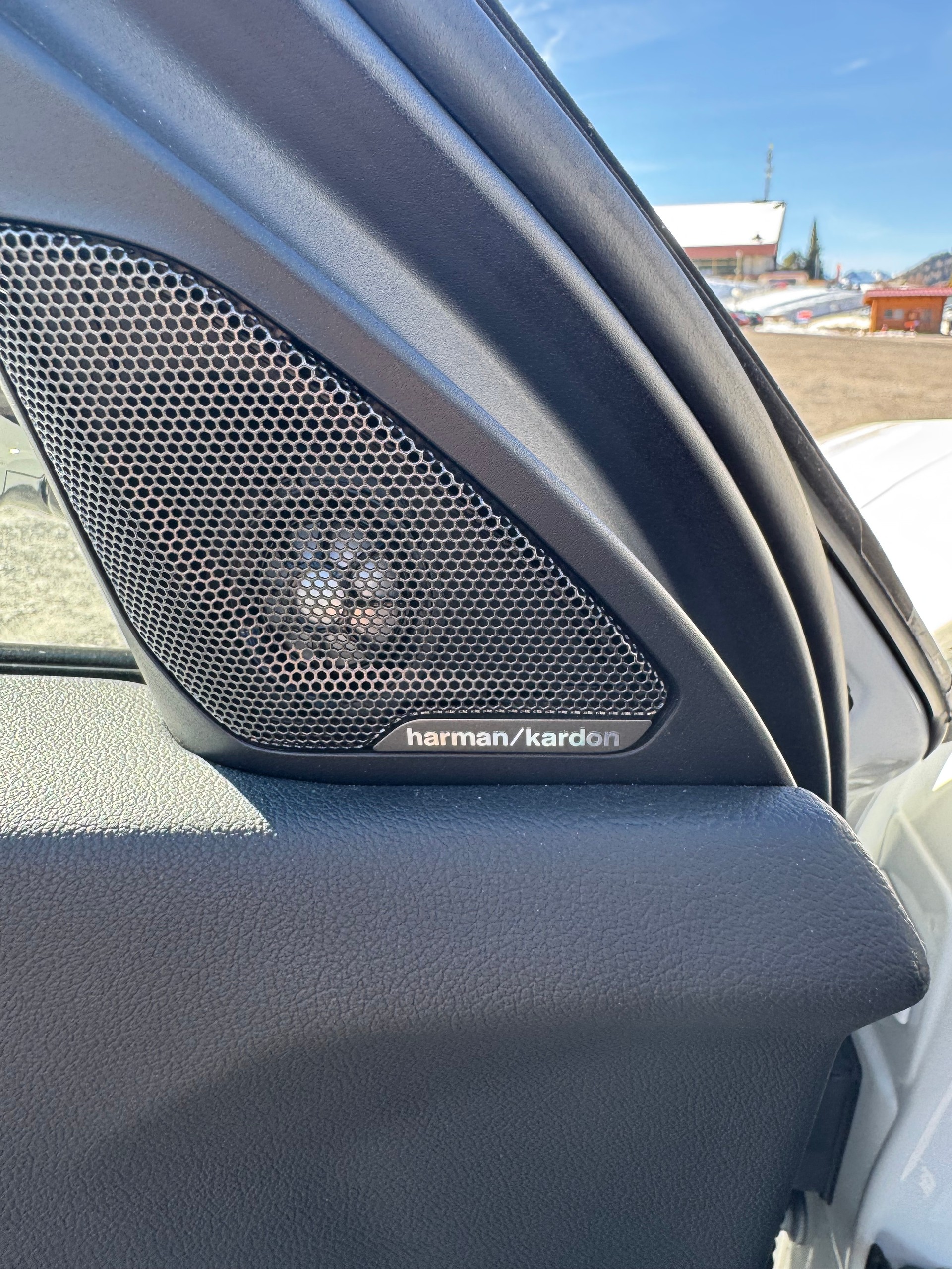 BMW M135i xDrive M Sport swiss Pro Steptronic-image-7