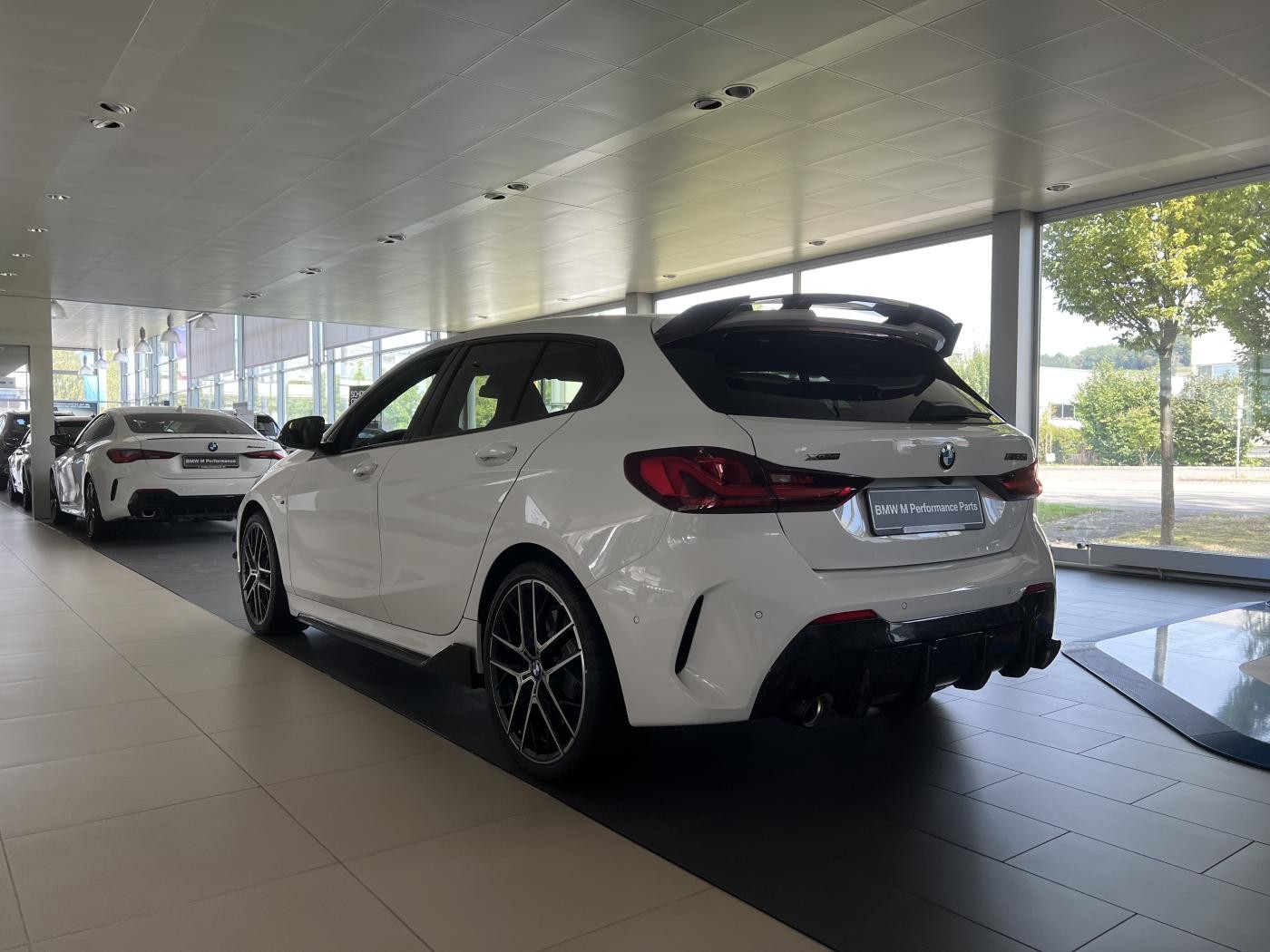 BMW M135i xDrive M Sport swiss Pro Steptronic-image-4