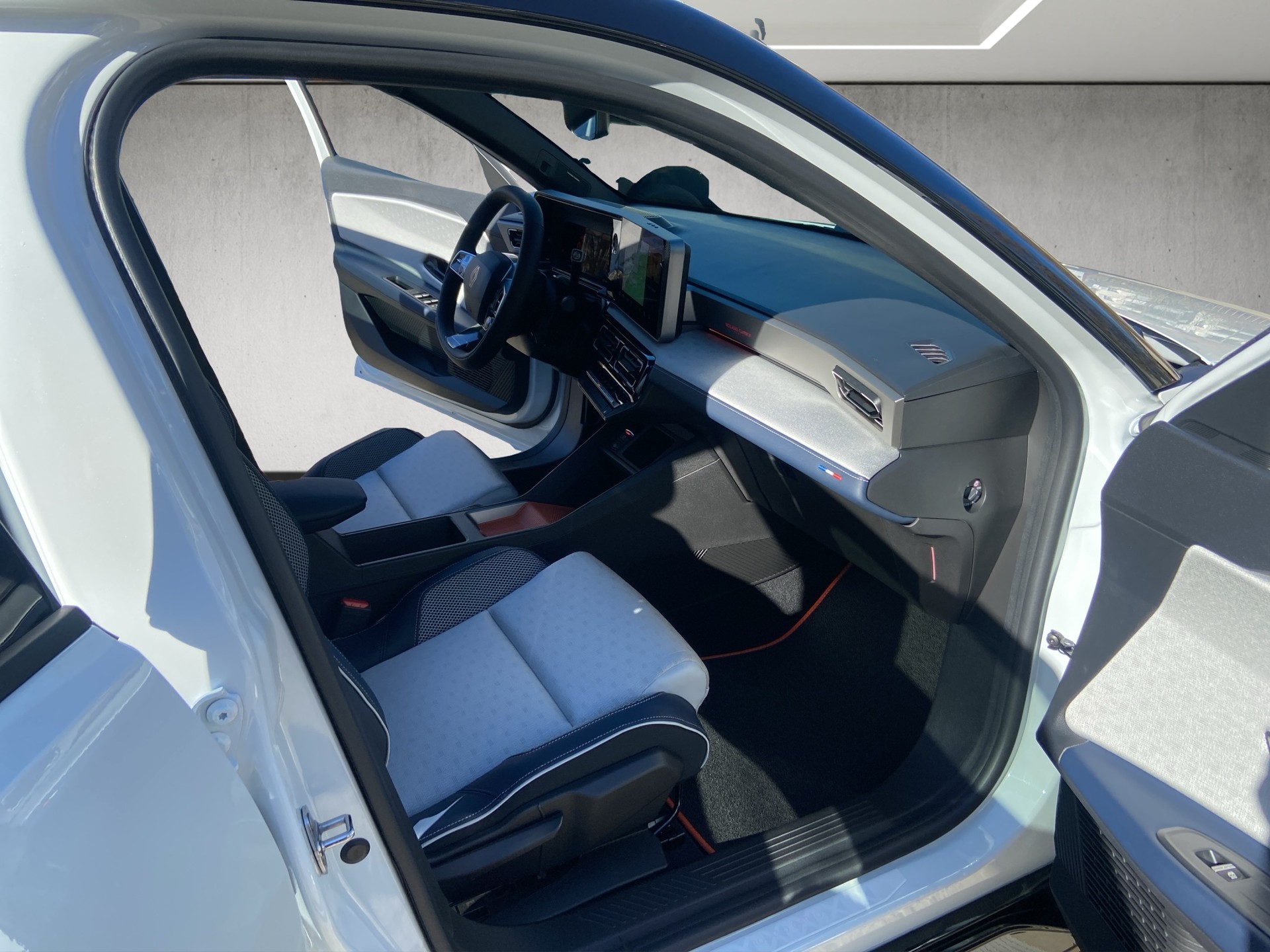 RENAULT R5 E-Tech Comfort Range 52 kWh Roland Garros-image-12