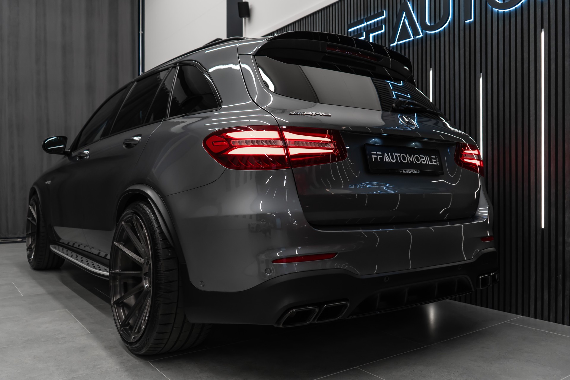 MERCEDES-BENZ GLC 63 S AMG Edition 1 4Matic+ 9G-Tronic / OHNE OPF / GRAUER HULK / 22" SANSAR FELGEN / TIEFERLEGUNG-image-24