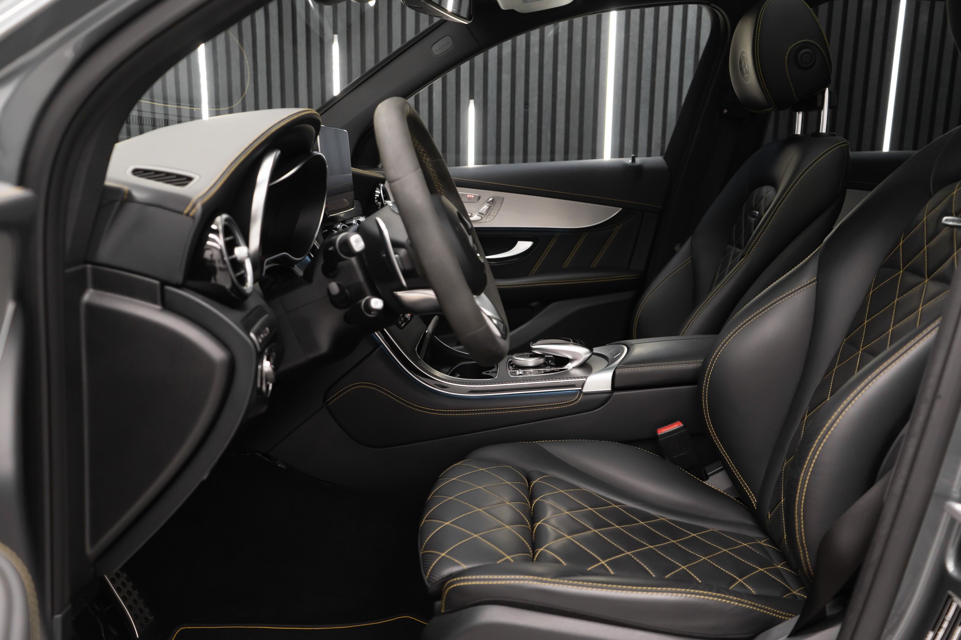 MERCEDES-BENZ GLC 63 S AMG Edition 1 4Matic+ 9G-Tronic / OHNE OPF / GRAUER HULK / 22" SANSAR FELGEN / TIEFERLEGUNG-image-10