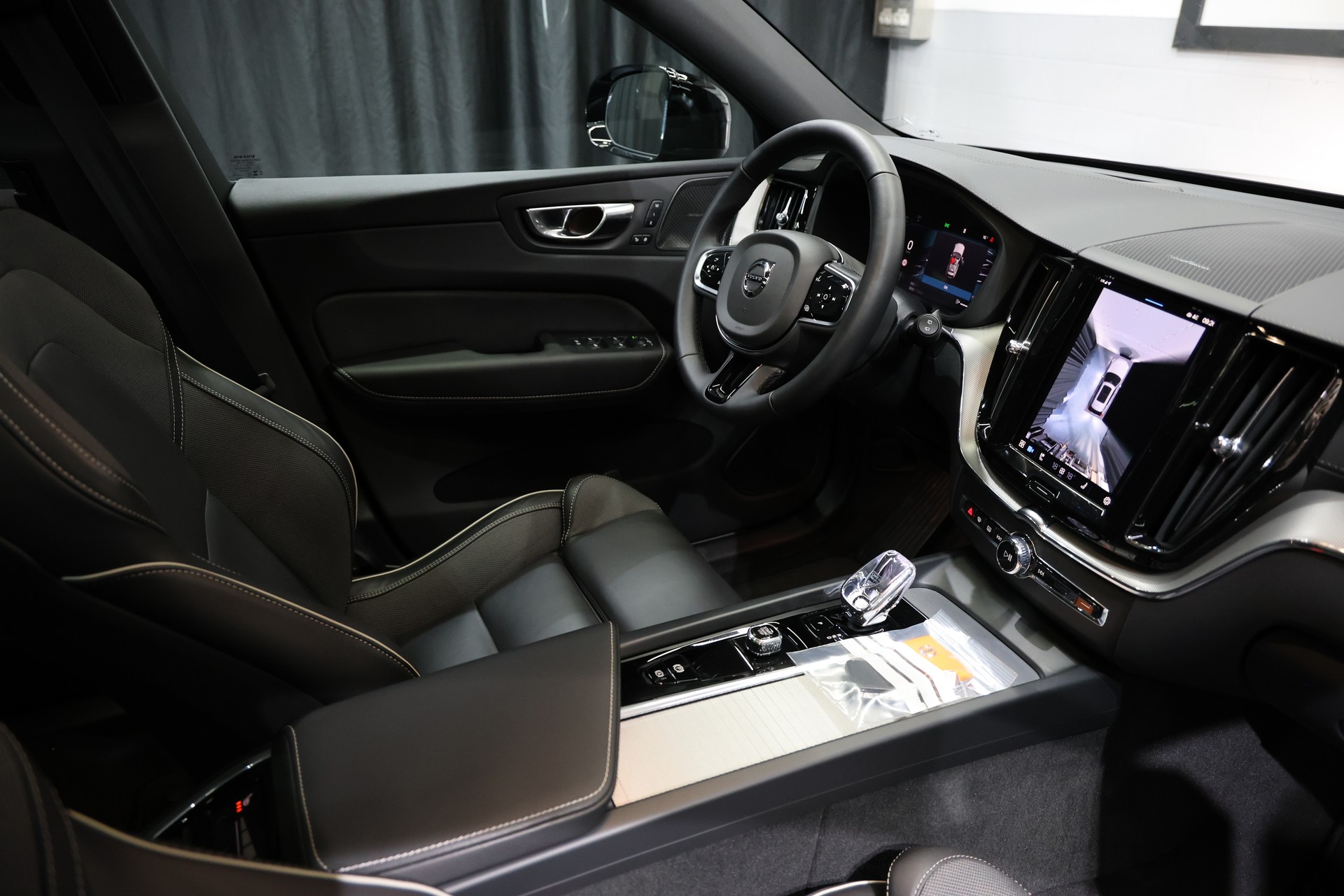 VOLVO XC60 B5 Benzin Mild Hybrid AWD Ultra Dark Geartronic-image-15