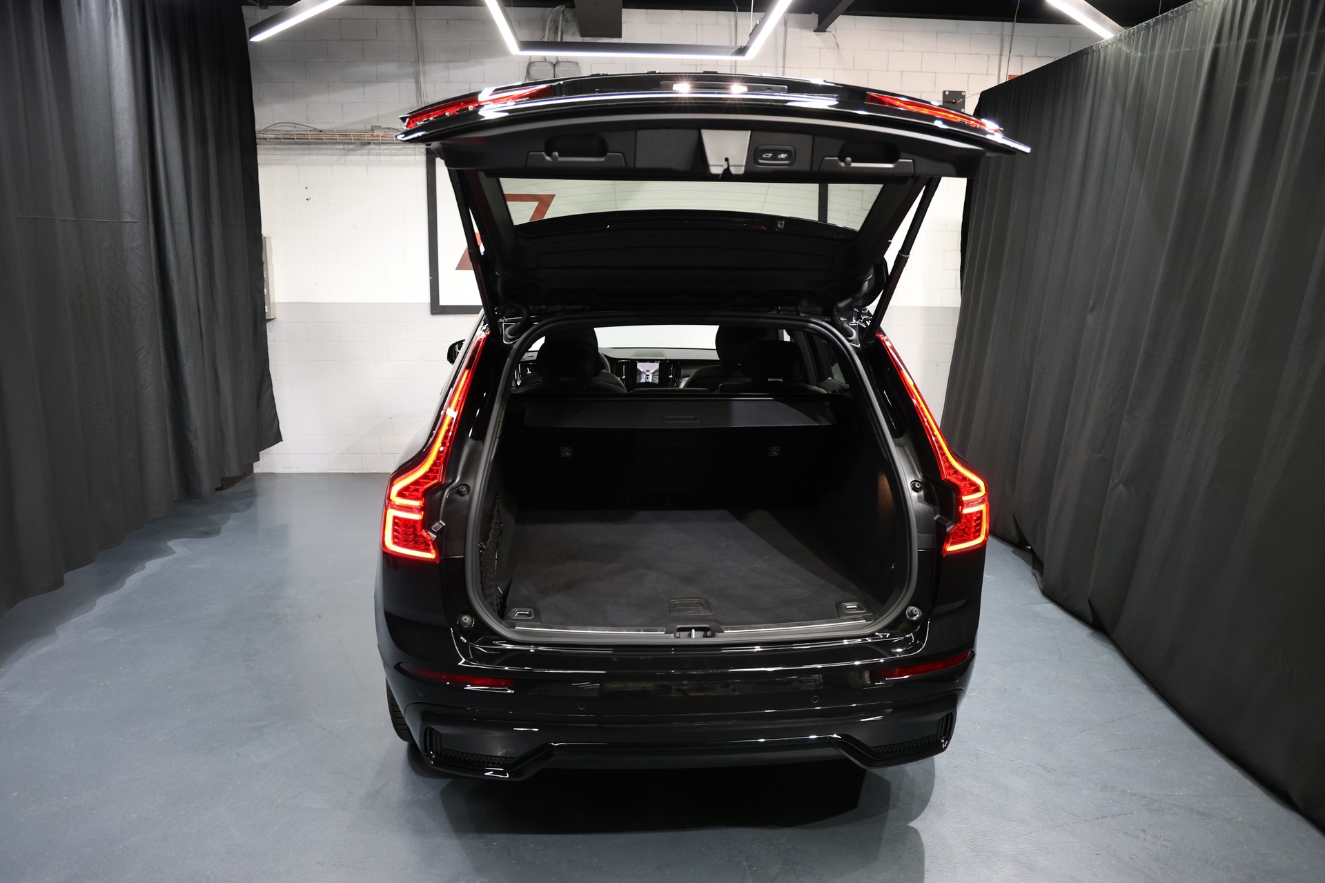 VOLVO XC60 B5 Benzin Mild Hybrid AWD Ultra Dark Geartronic-image-18
