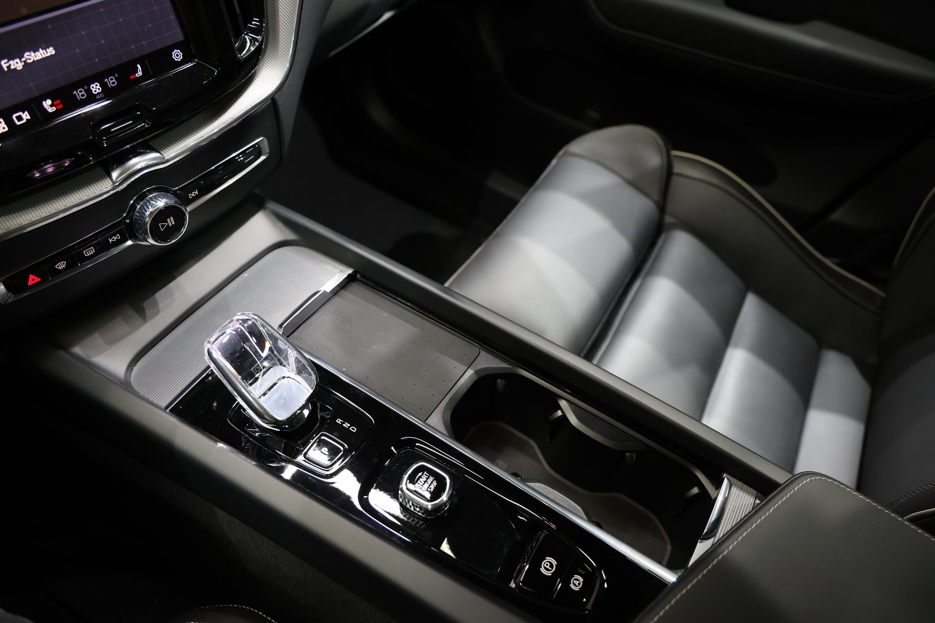 VOLVO XC60 B5 Benzin Mild Hybrid AWD Ultra Dark Geartronic-image-22