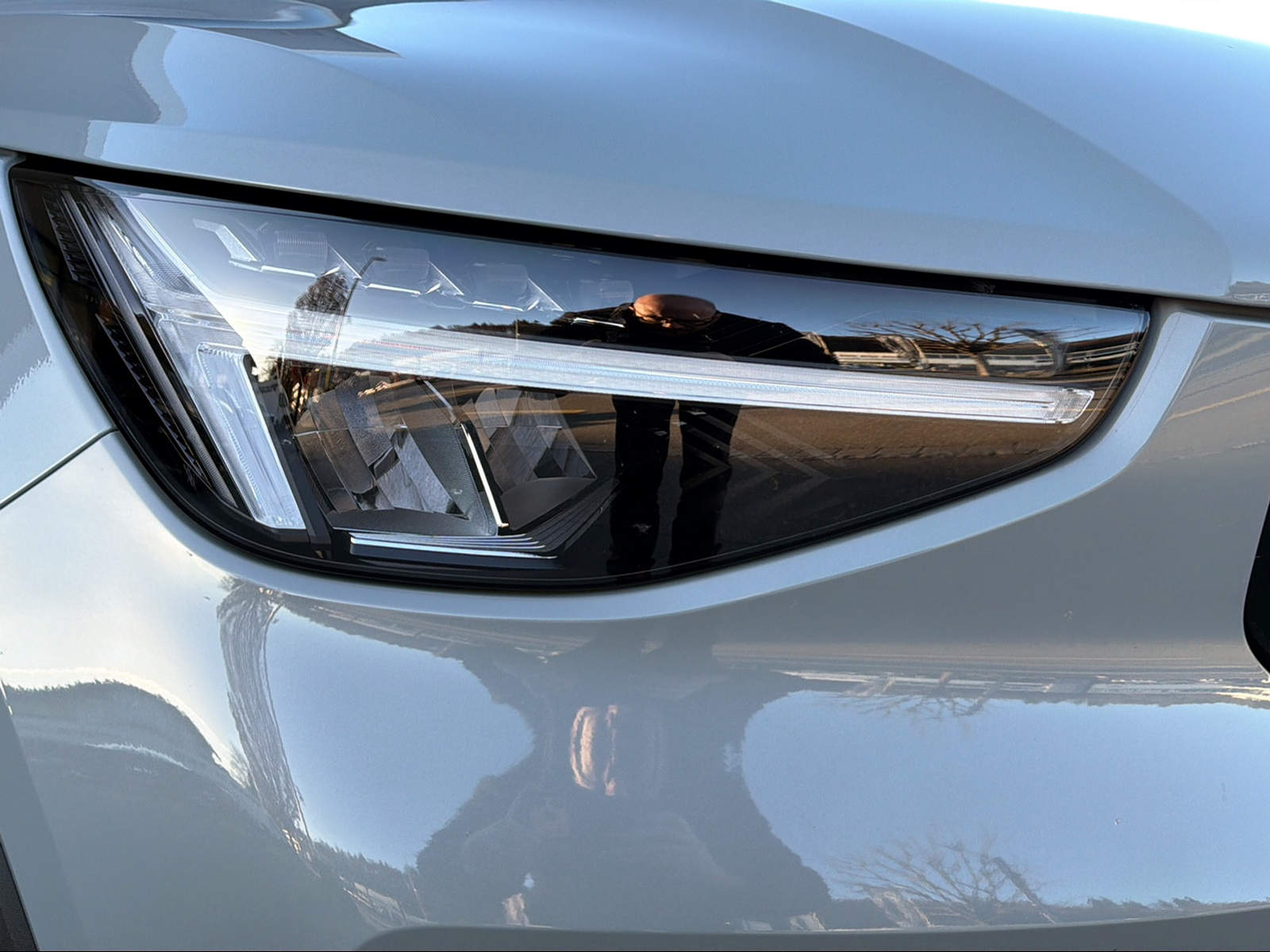 VOLVO XC40 2.0 B3 MH Plus Dark-image-16
