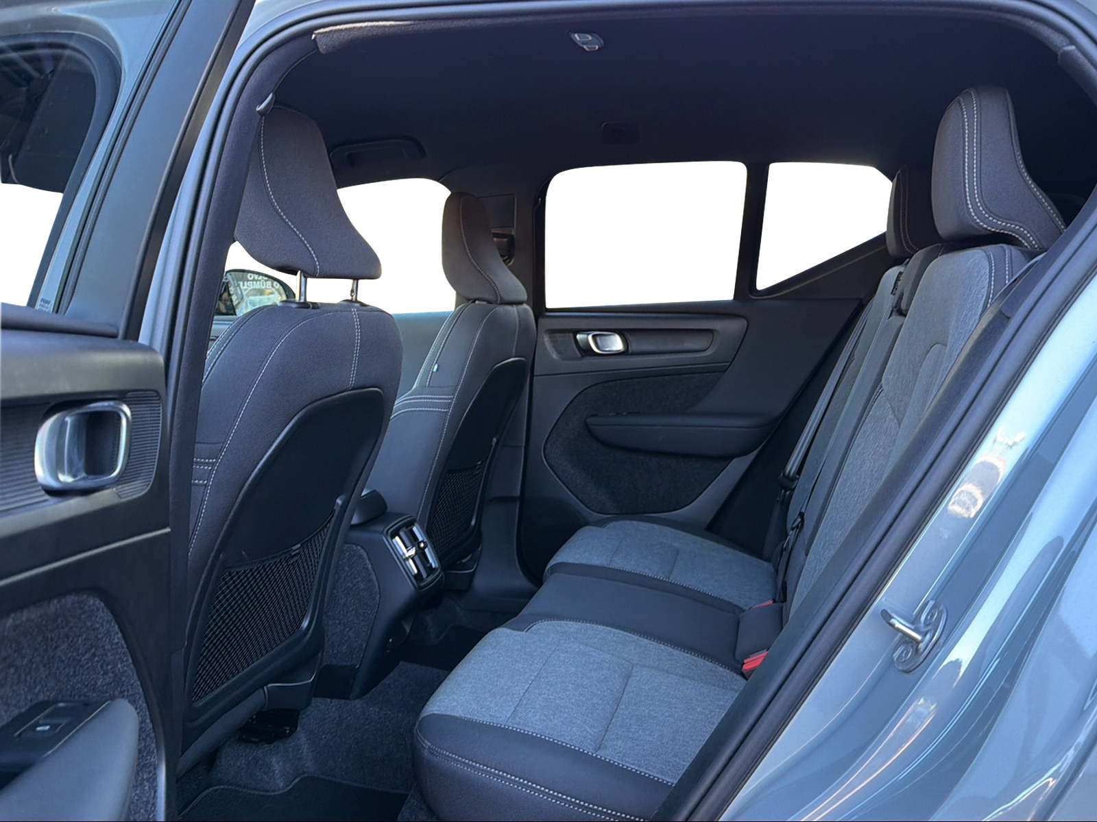 VOLVO XC40 2.0 B3 MH Plus Dark-image-11