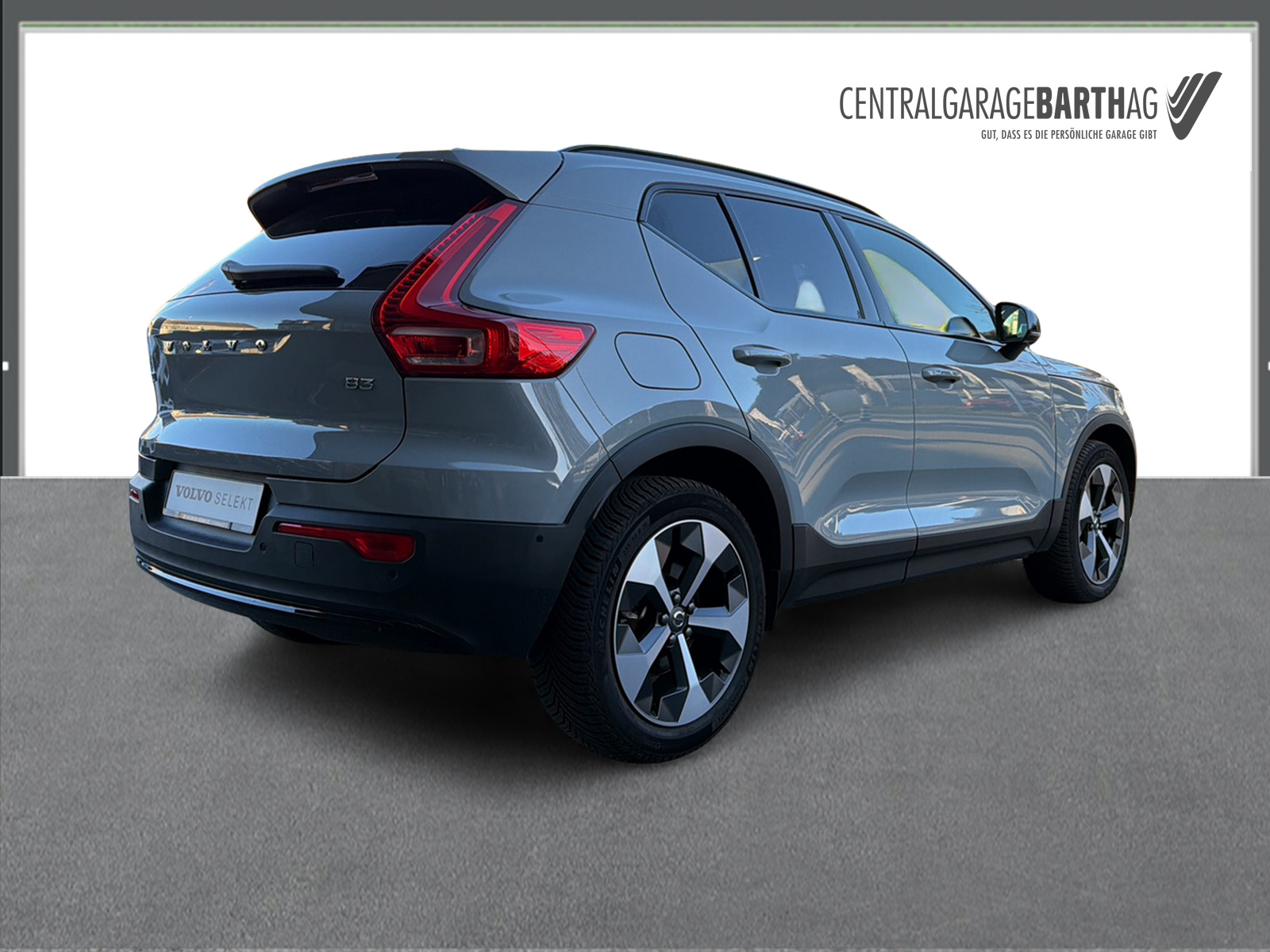 VOLVO XC40 2.0 B3 MH Plus Dark-image-7