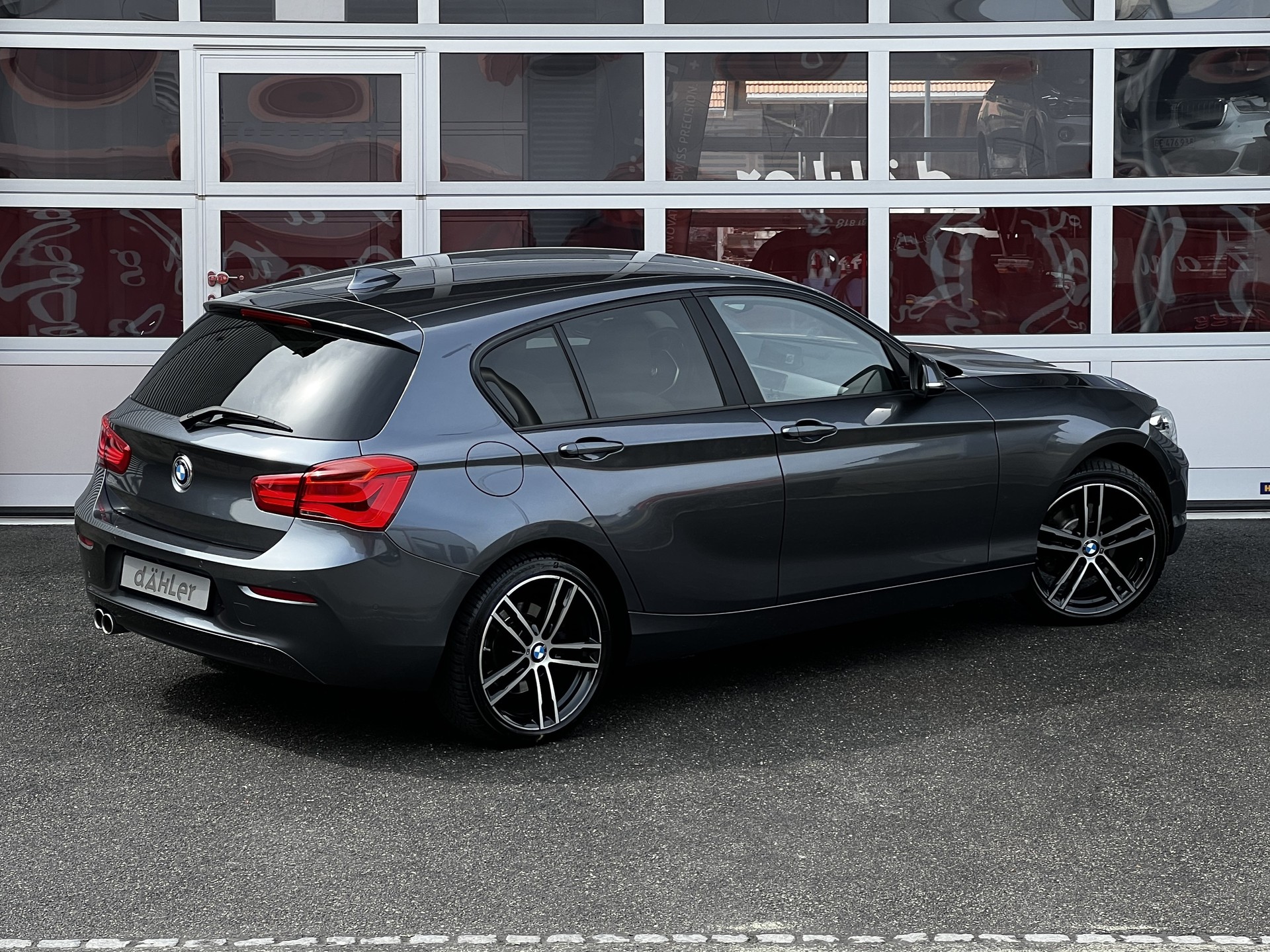 BMW 120d xDrive Steptronic-showroom-element-2