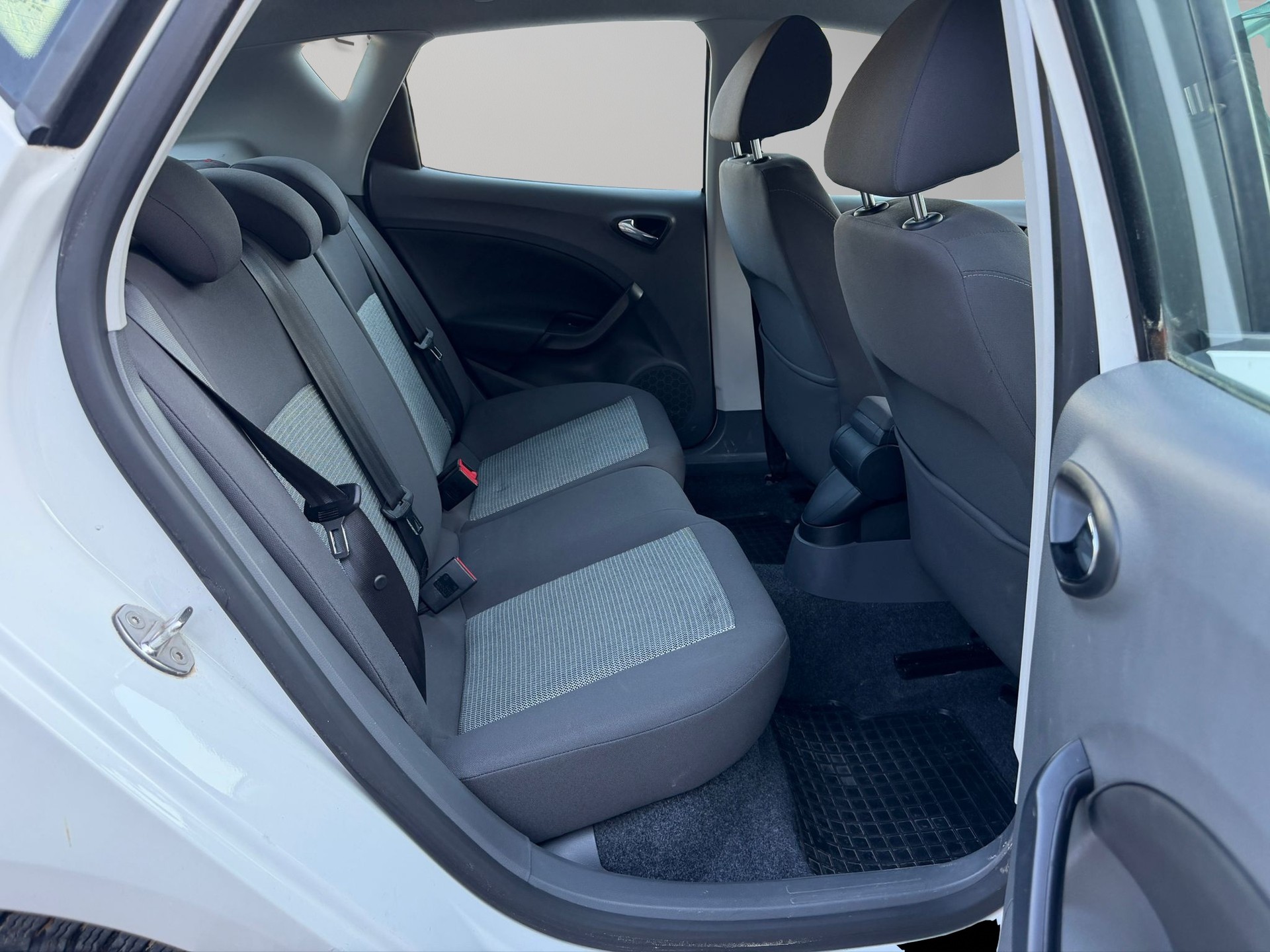 SEAT Ibiza 1.6 Style DSG-image-15