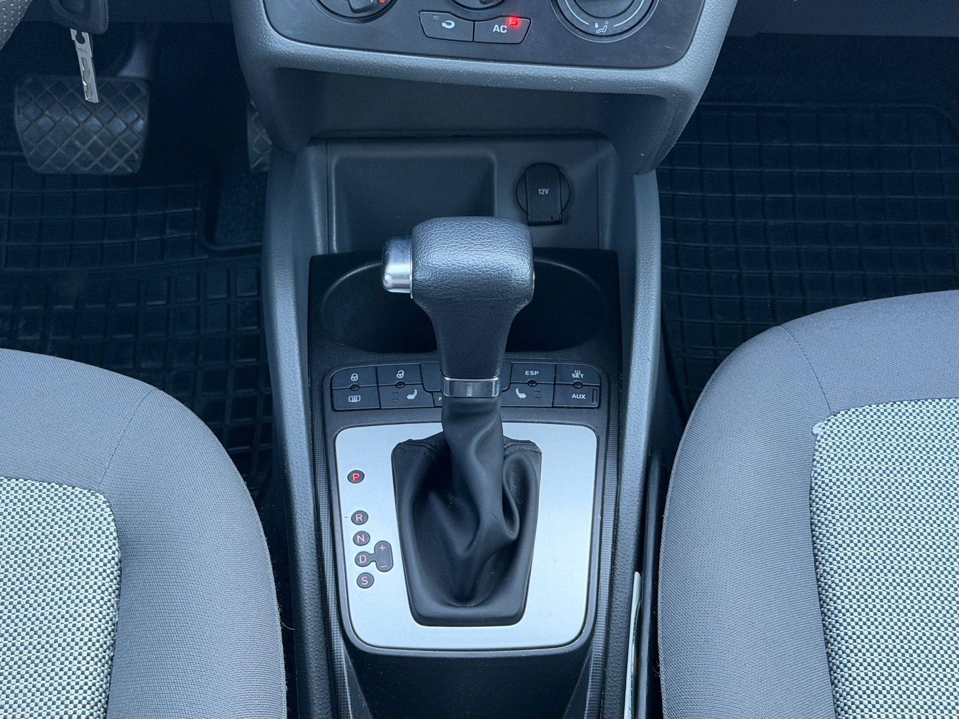 SEAT Ibiza 1.6 Style DSG-image-10