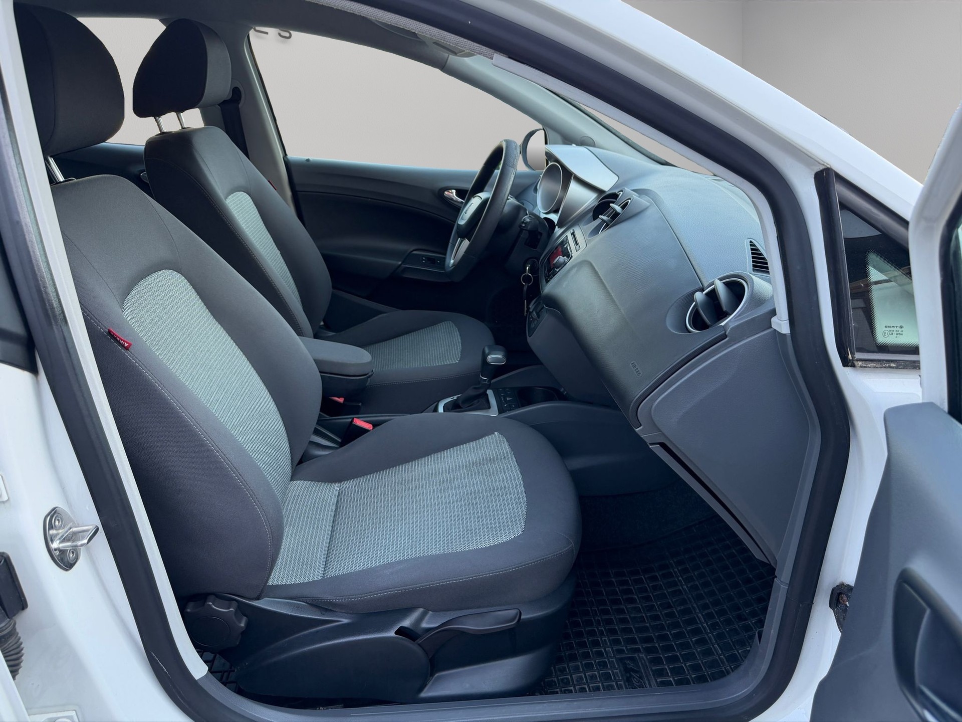 SEAT Ibiza 1.6 Style DSG-image-13