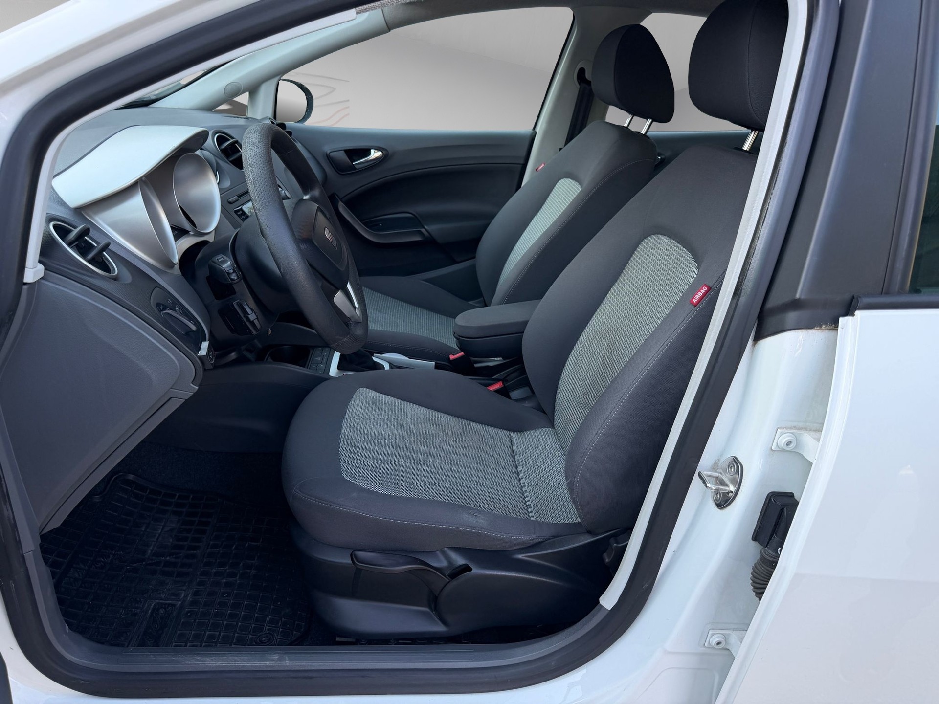 SEAT Ibiza 1.6 Style DSG-image-12