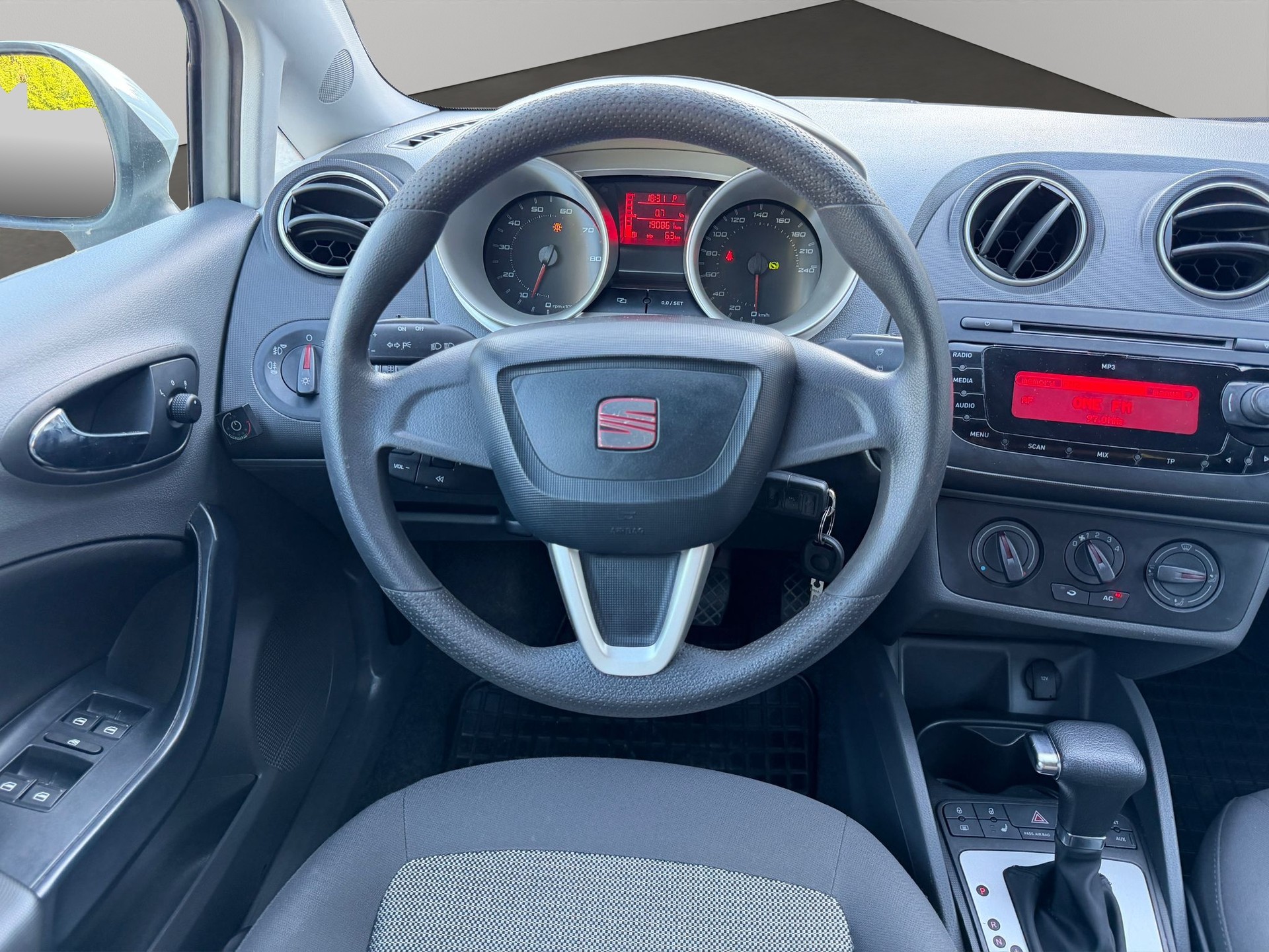 SEAT Ibiza 1.6 Style DSG-image-9
