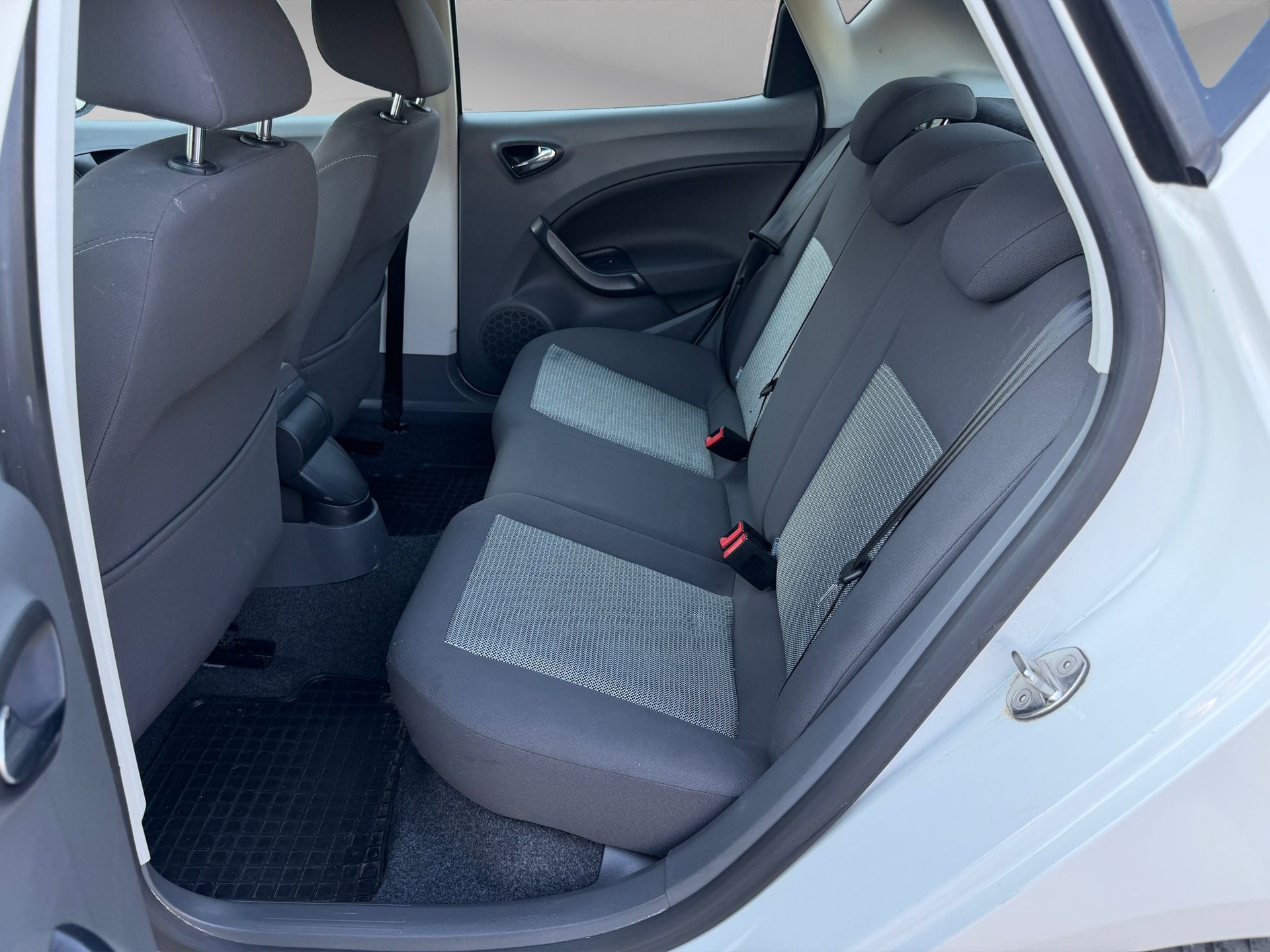 SEAT Ibiza 1.6 Style DSG-image-14