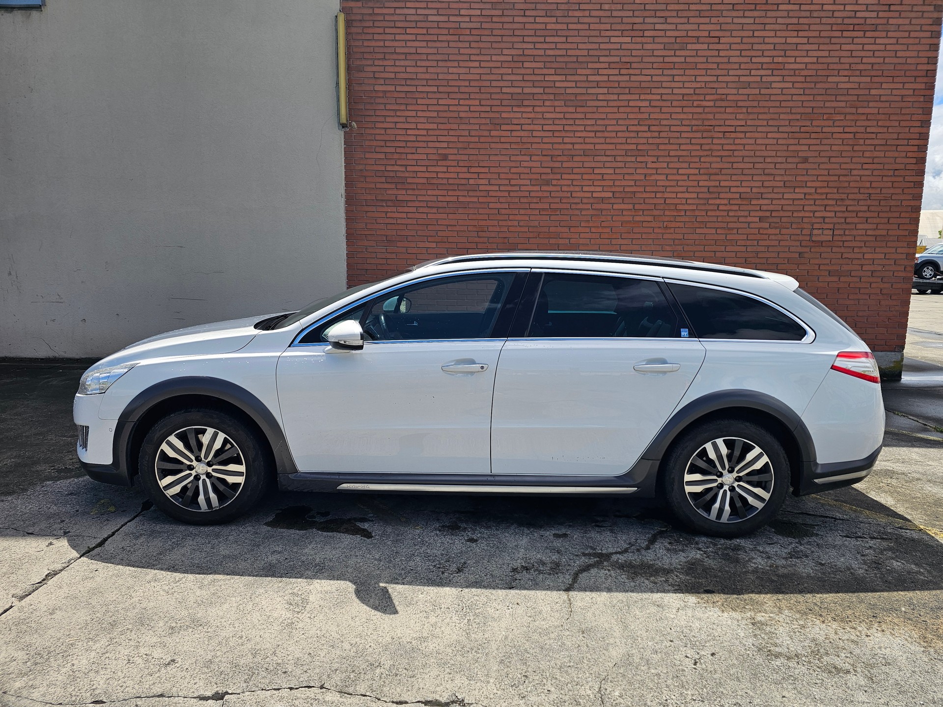 PEUGEOT 508 RXH 2.0 HDI Hybrid4 EGS6-image-1