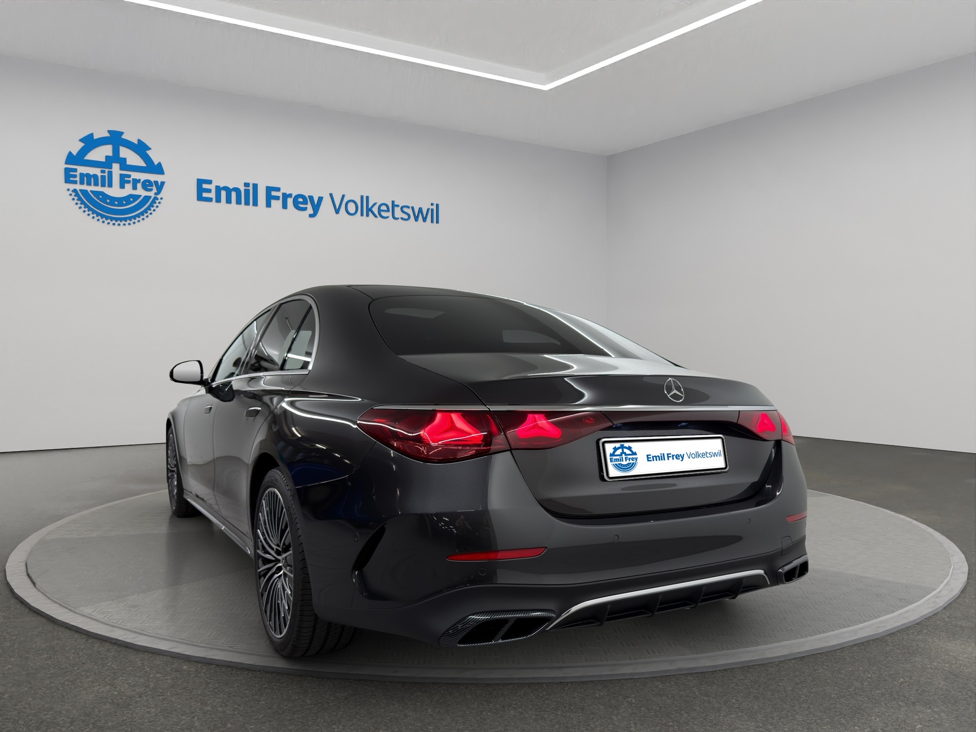 MERCEDES-BENZ E 220 d AMG Line 4matic-showroom-element-2