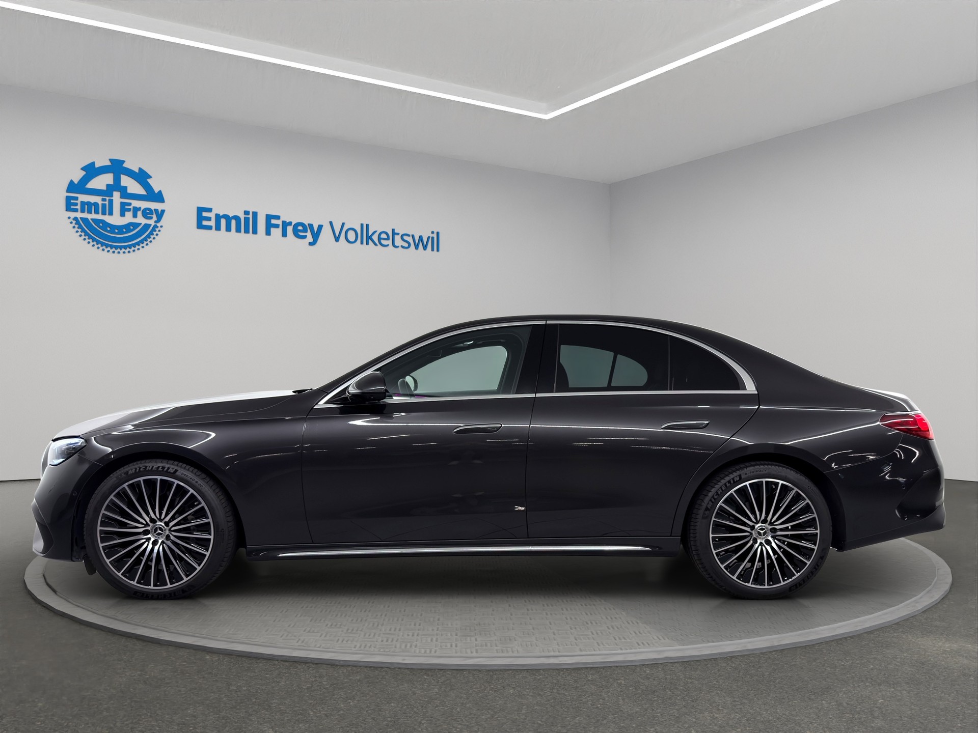 MERCEDES-BENZ E 220 d AMG Line 4matic-showroom-element-1