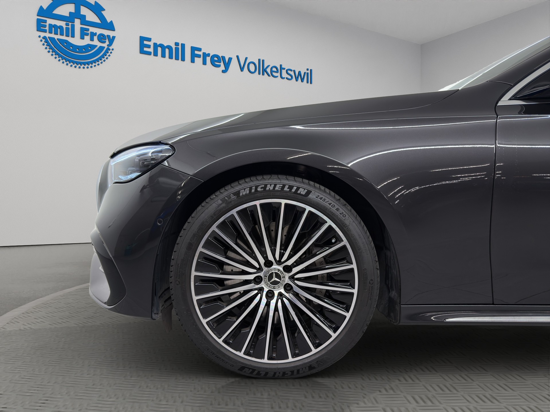 MERCEDES-BENZ E 220 d AMG Line 4matic-showroom-element-3