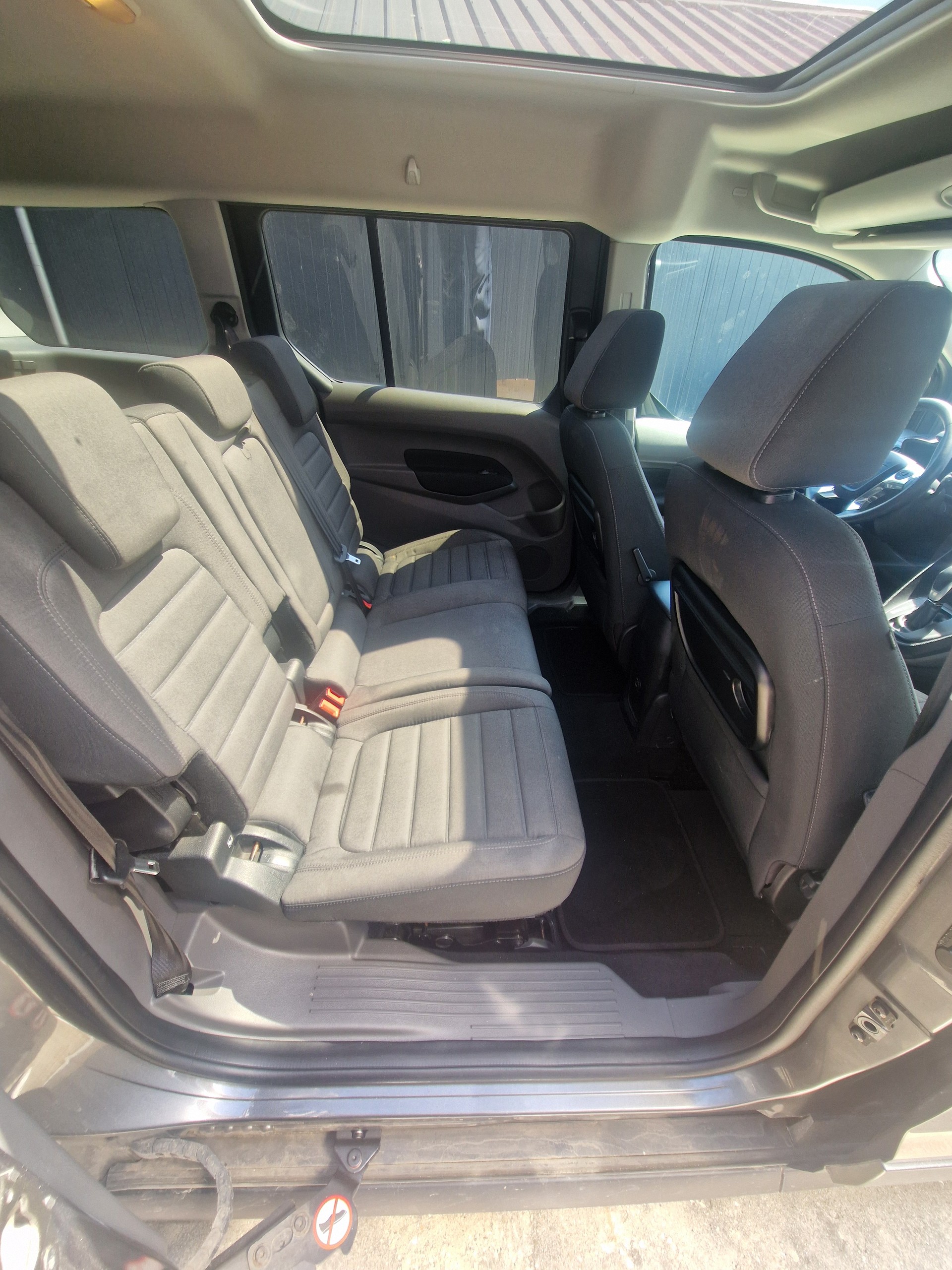 FORD Grand Tourneo Connect 1.5 EcoBlue Titanium Automat-image-7